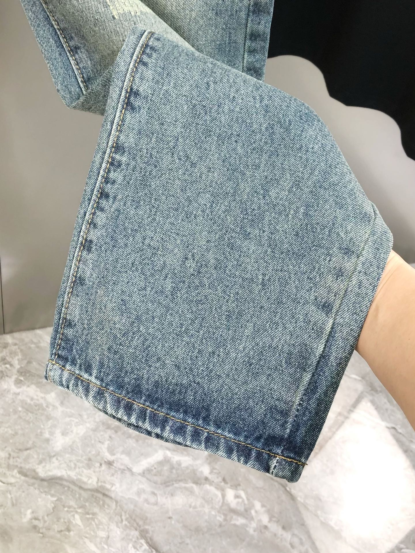 High-Quality Panty Jeans: 25-Year-Old Man’s Stylish, Synchronized Design with Fine Details - 图片 9