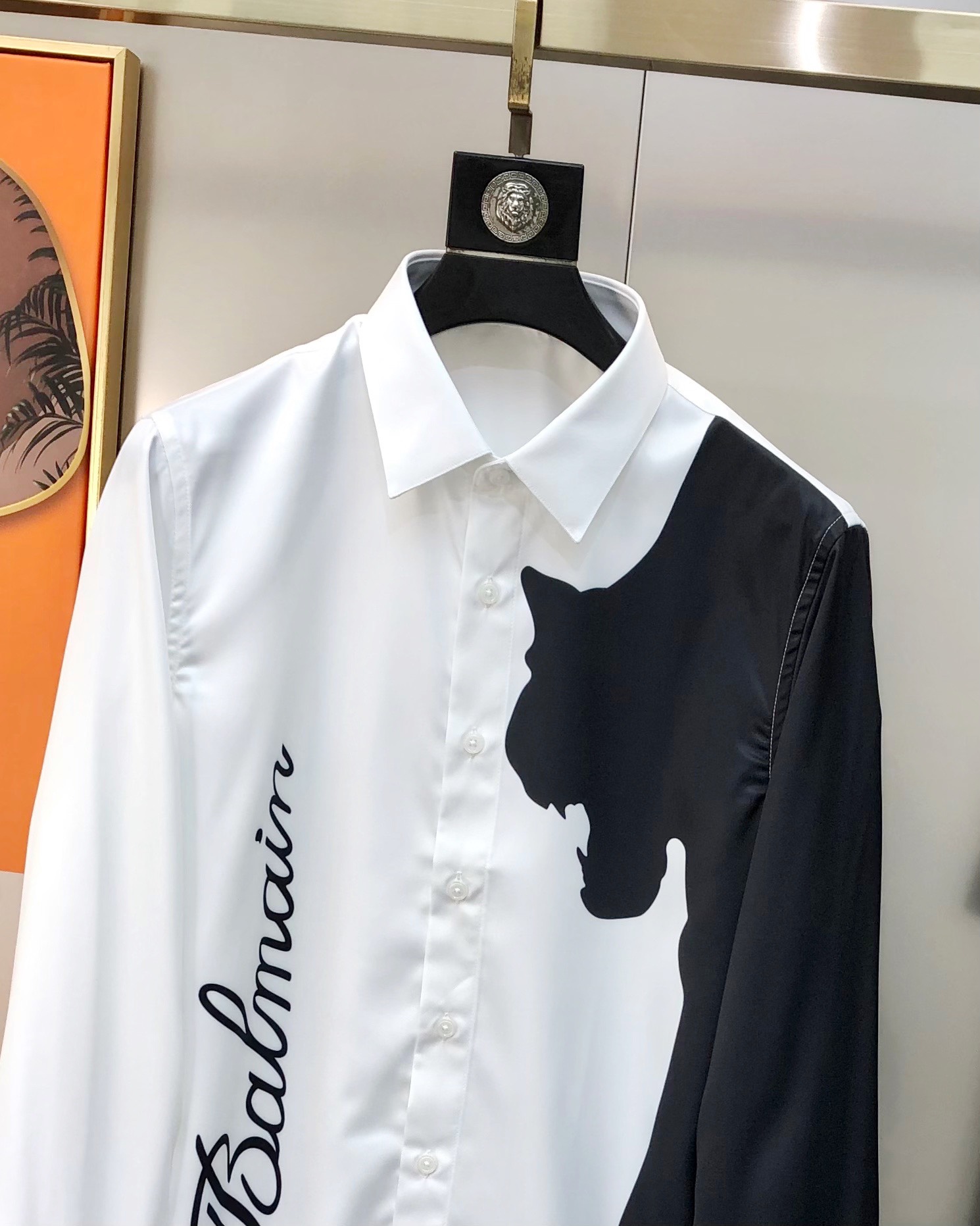 High-Fashion Men’s Long-Sleeved Shirts with Unique Digital Logo Design - 图片 2