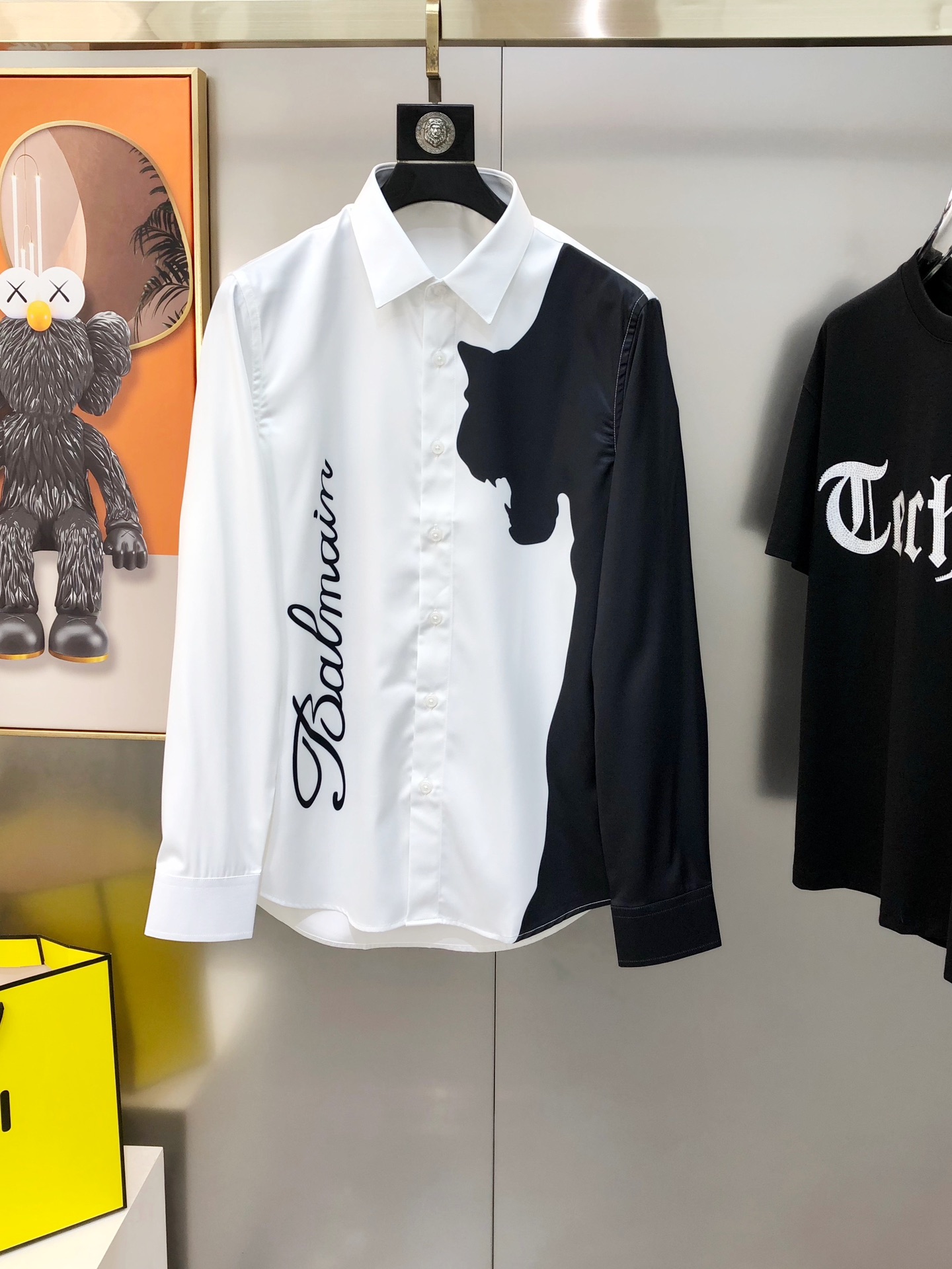 High-Fashion Men’s Long-Sleeved Shirts with Unique Digital Logo Design - 图片 1