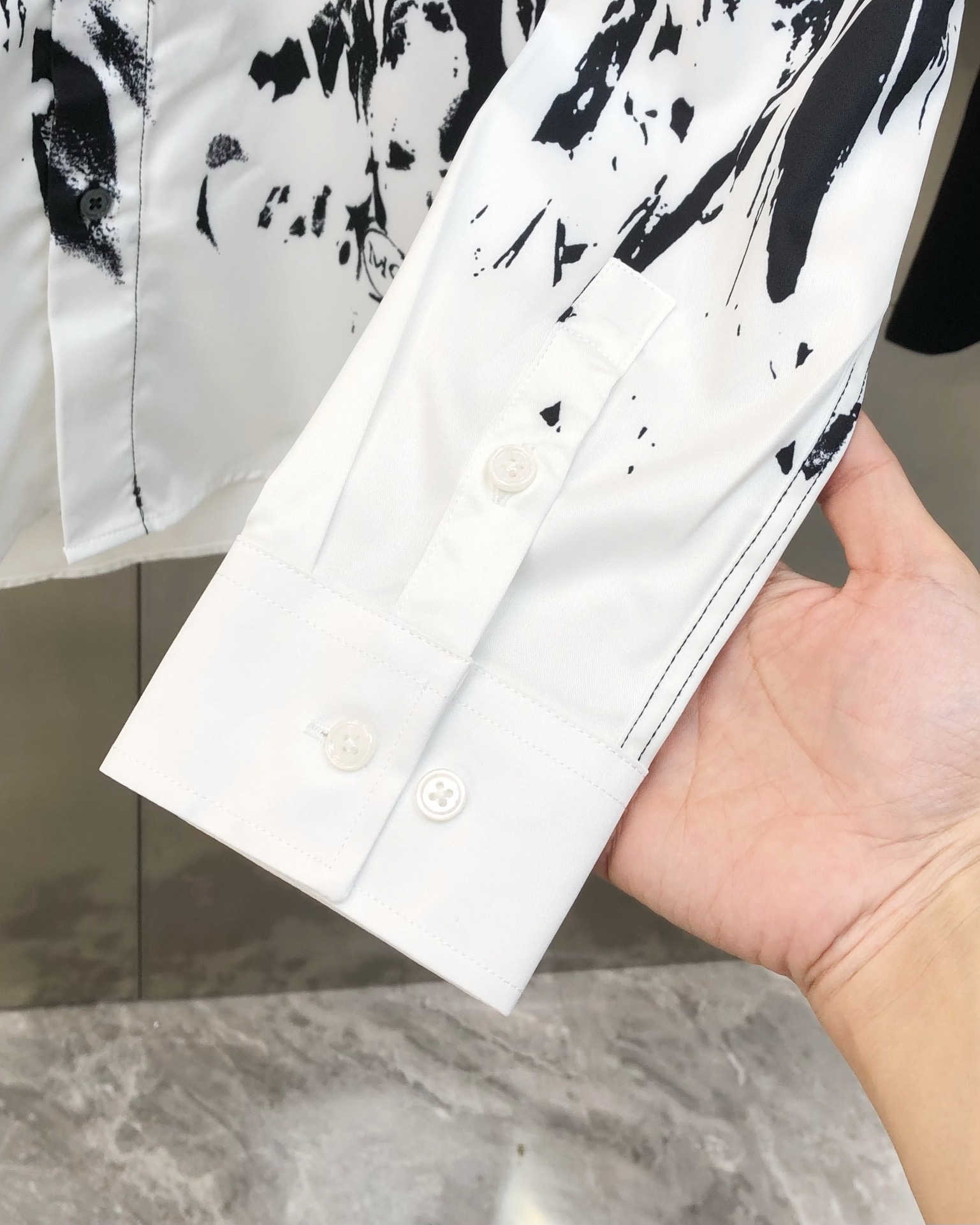 McQueen Men’s Long-Sleeved Shirts: Fashionable Design, High-Quality Cotton, Comfortable Fit - 图片 7