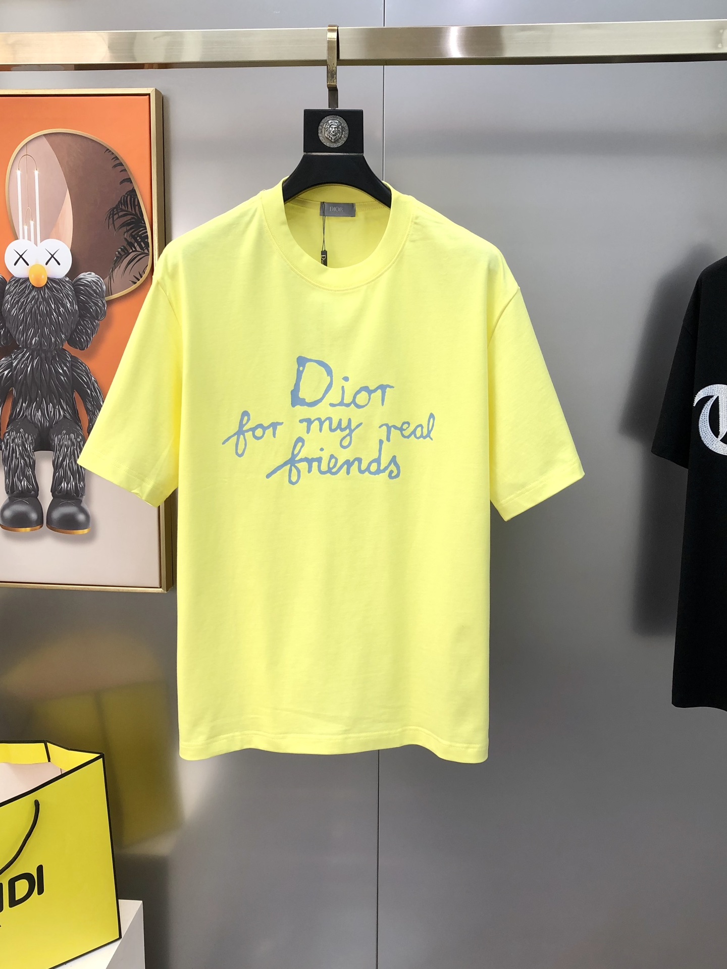 NO:486238,D*or Dior 2025 spring and summer new original single men's round neck short-sleeved T-shirt sold simultaneously in counters Hot high-end quality High-version OS wide version Printed offset printed letter logo design Custom imported double-strand pure cotton fabric Soft and delicate touch, skin-friendly and comfortable to wear The OEM is finely made in the upper body very handsome and stylish Three-standard size S-3XL (large, maximum size can be worn about 220 kilograms. Please report height and weight when placing an order) Shipping the next day 3 colors are available, dior, T-shirt,tees, t-shirt,alexander wang19860909D*or 迪奥2025春夏新款原单男士圆领短袖T恤 专柜同步售卖 爆款高端品质 高版本 OS版型阔版 印胶印花字母logo设计 定制进口双股纯棉面料 手感柔软细腻 穿着亲肤舒适 代工厂精细做上身非常帅气有型 三标齐 全 尺码S-3XL（偏大 最大码可穿220斤左右 下单请报身高体重) 隔天出货 3色可选,,dior,T-shirt,tees，t-shirt,alexander wang,Men's clothing