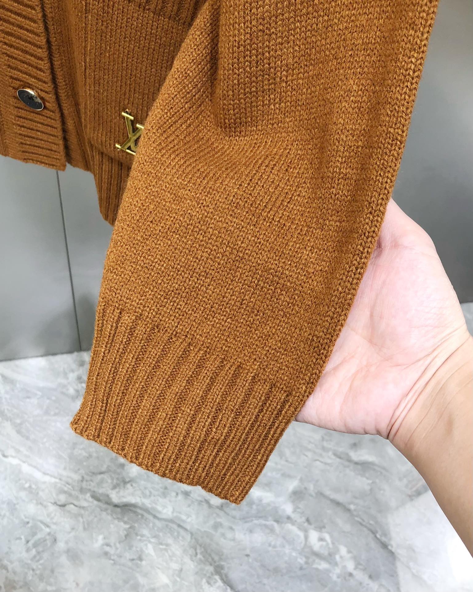 “2025 Louis Vuitton Men’s Knitting Suit: Platinum Snacks, High-Sniffing Fashion, Custom Embroidery, High-Quality Fabrics” - 图片 7