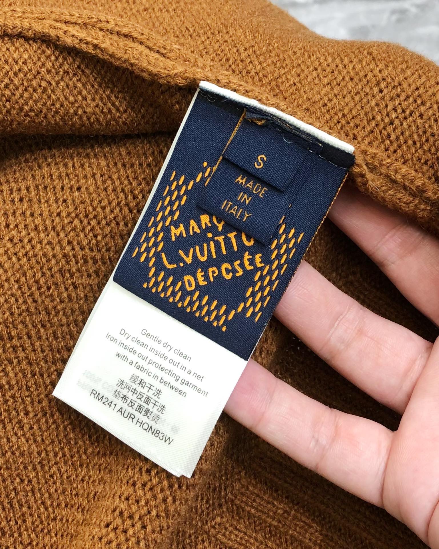 “2025 Louis Vuitton Men’s Knitting Suit: Platinum Snacks, High-Sniffing Fashion, Custom Embroidery, High-Quality Fabrics” - 图片 6