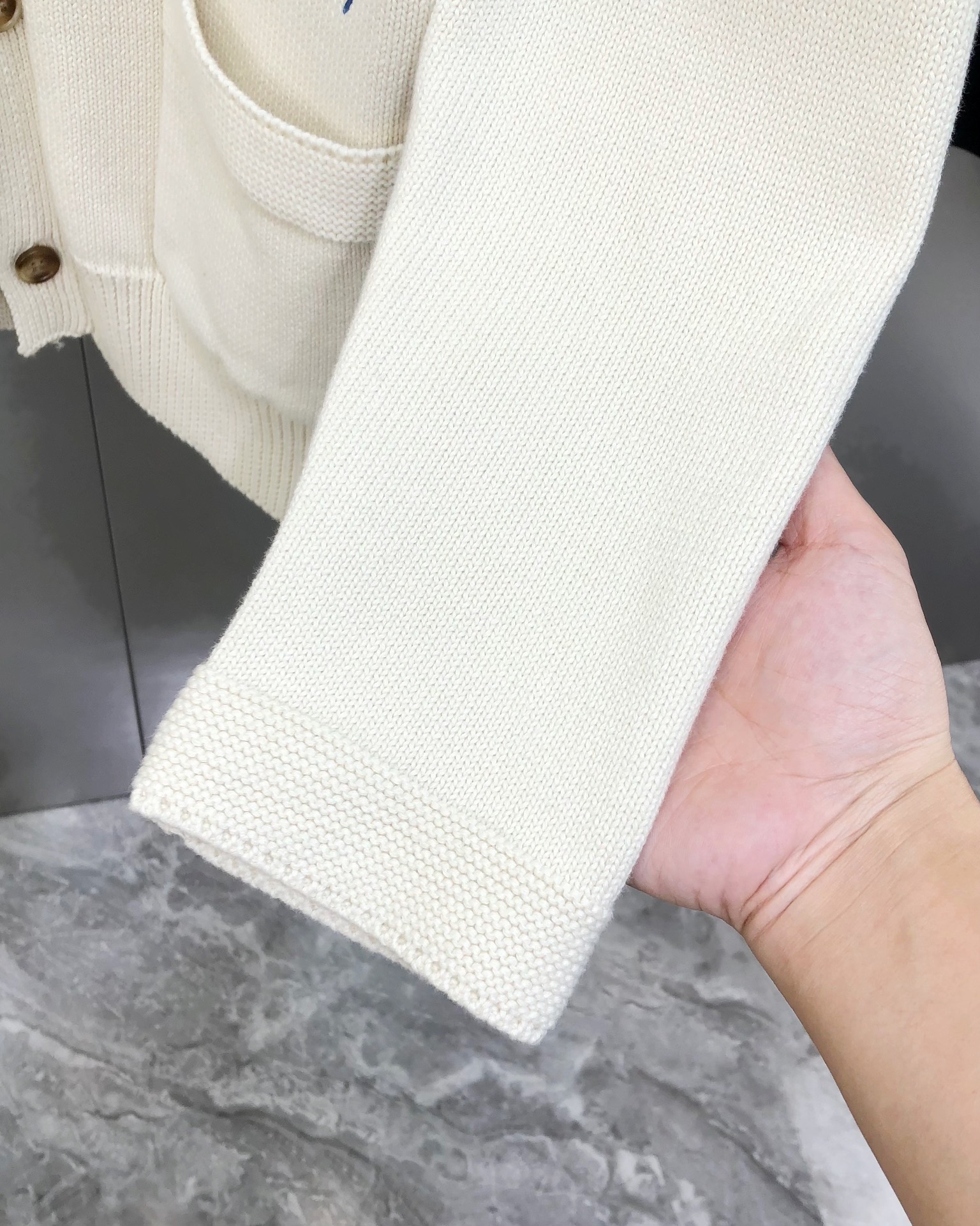 “High-End Men’s Shirt with Stereo Embroidery and Custom Design | Premium Quality Fabric and Stylish Options” - 图片 9
