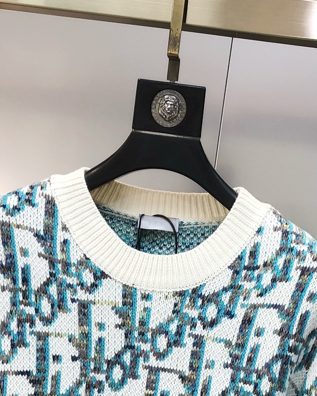 Title: P720 D*or Dio2025 Sweaters: High-End Tweaked Design, Customized Import, Soft & Warm Fabric. - 图片 4