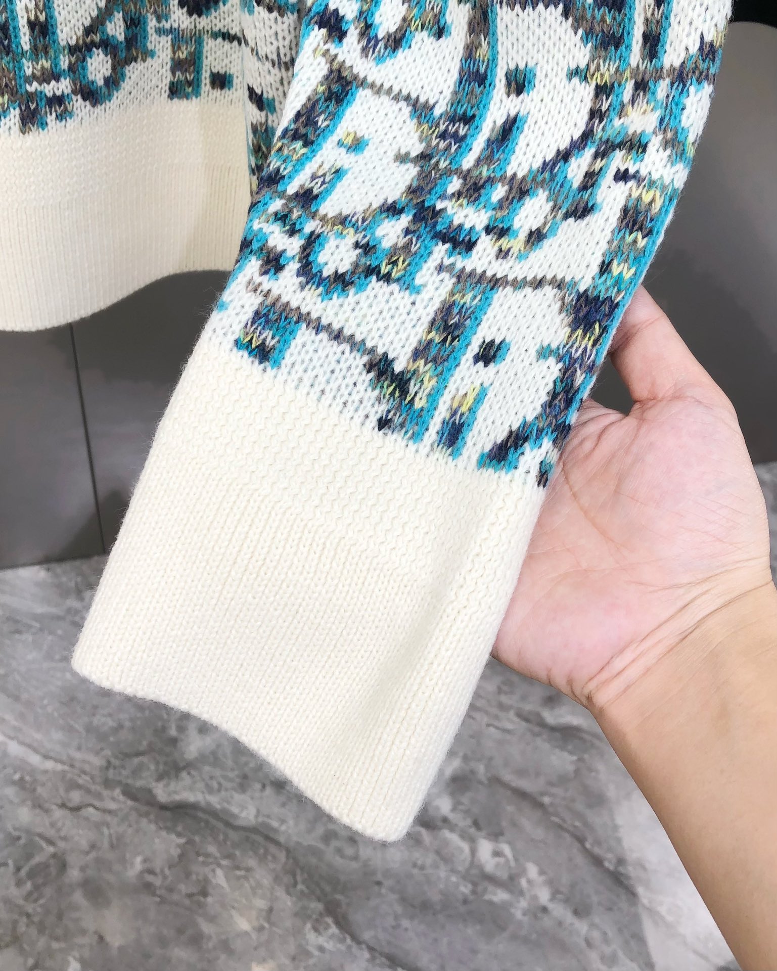 Title: P720 D*or Dio2025 Sweaters: High-End Tweaked Design, Customized Import, Soft & Warm Fabric. - 图片 7