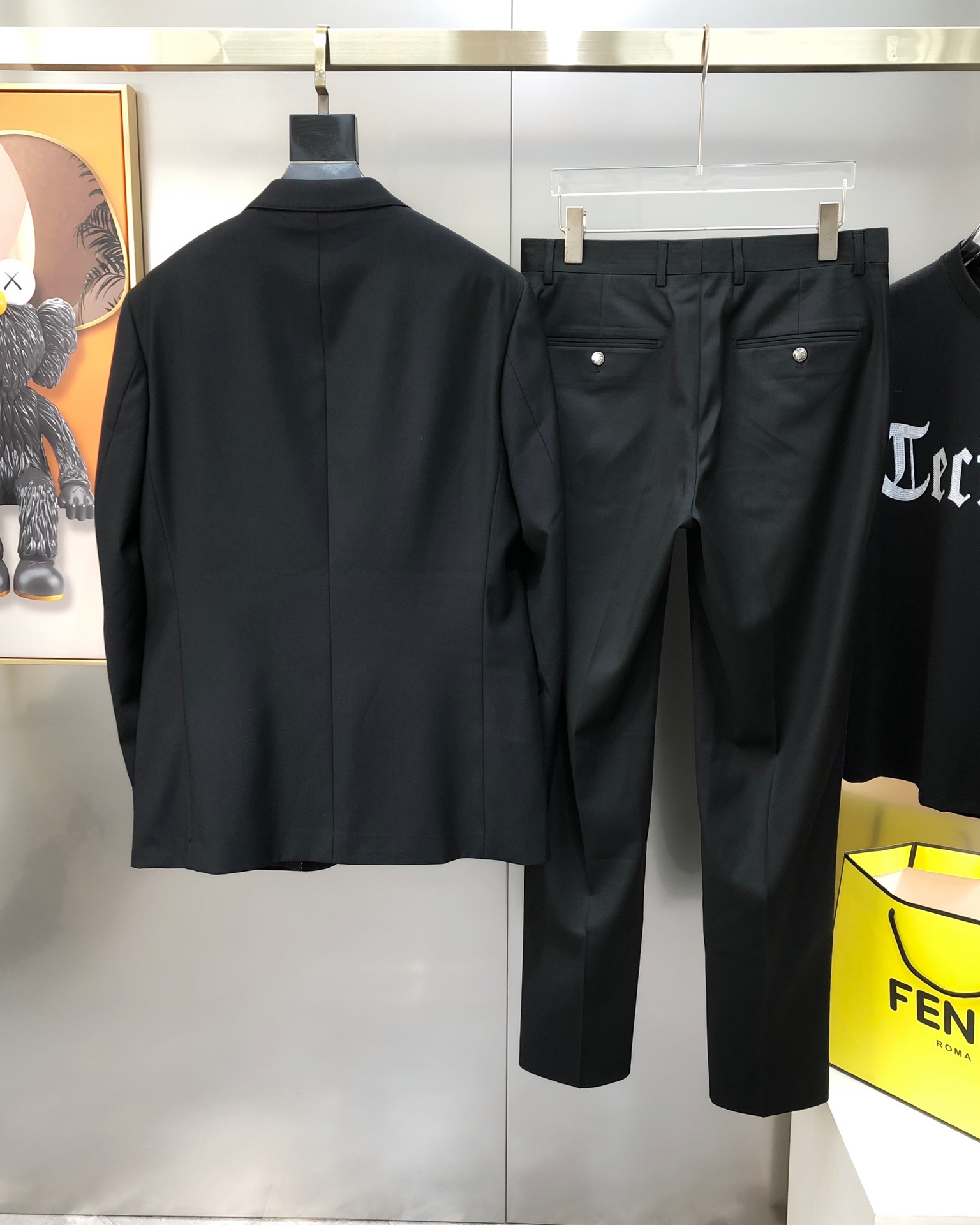 “High-End Custom Men’s Leisure Suit with Innovative Design and Embroidery Logo | Online Sale | 100% Polyester Fibres” - 图片 2