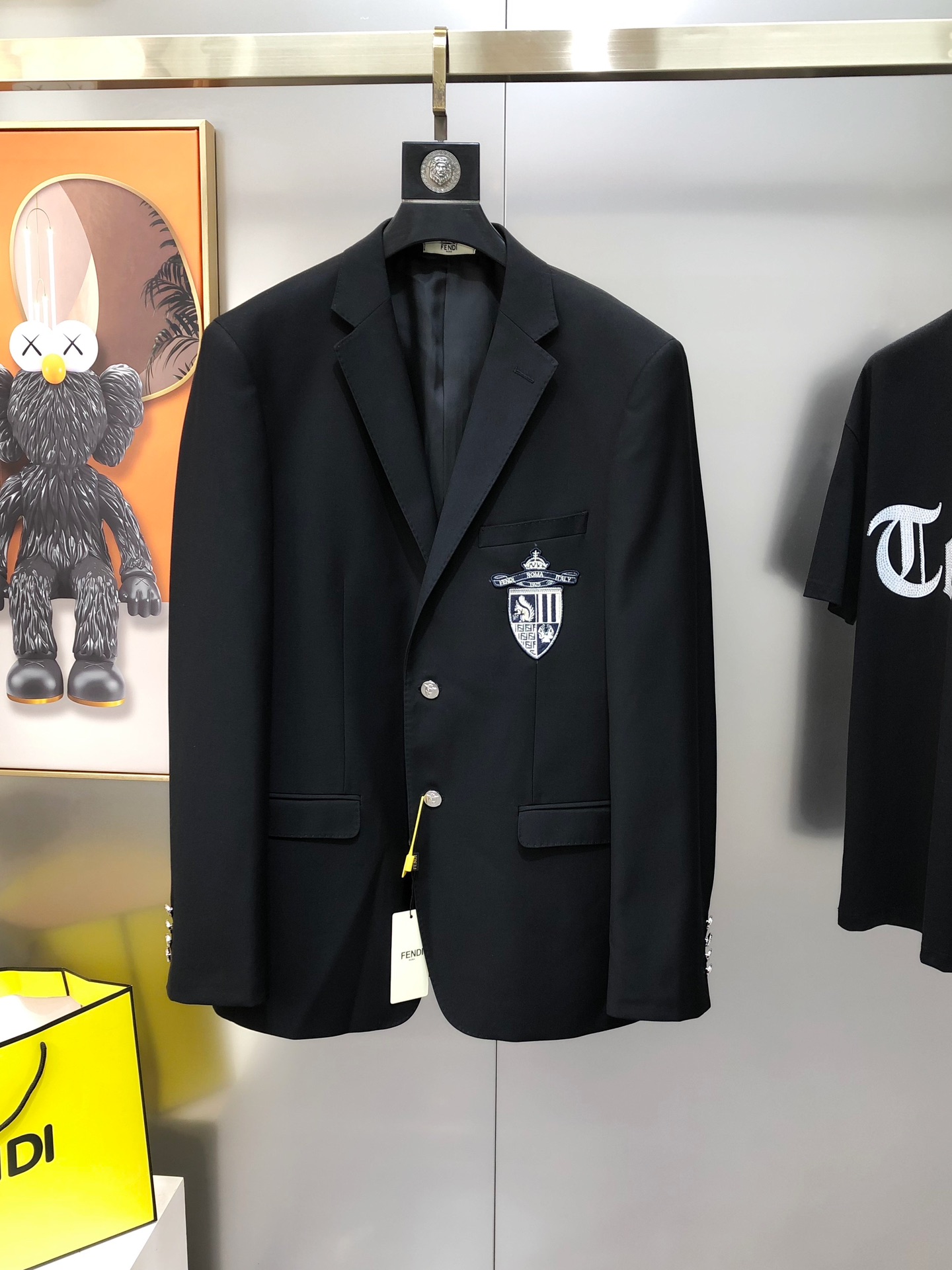 “High-End Custom Men’s Leisure Suit with Innovative Design and Embroidery Logo | Online Sale | 100% Polyester Fibres” - 图片 3