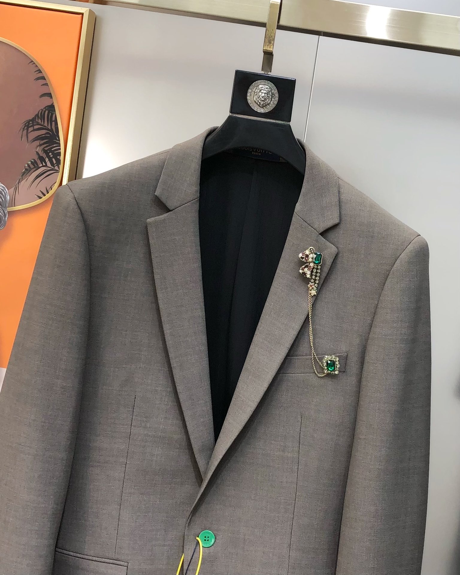 “Louis Vuitton 2025 Original Male Leisure Suit: High-End Custom Online Co-Sale – 100% Polyester Fiber” - 图片 6
