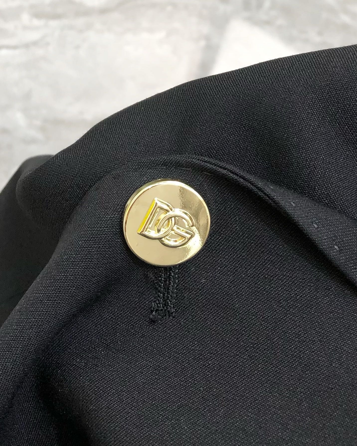 “2025 High-End Men’s Leisure Suit with Indian Silk Crown Bee Logo” - 图片 8