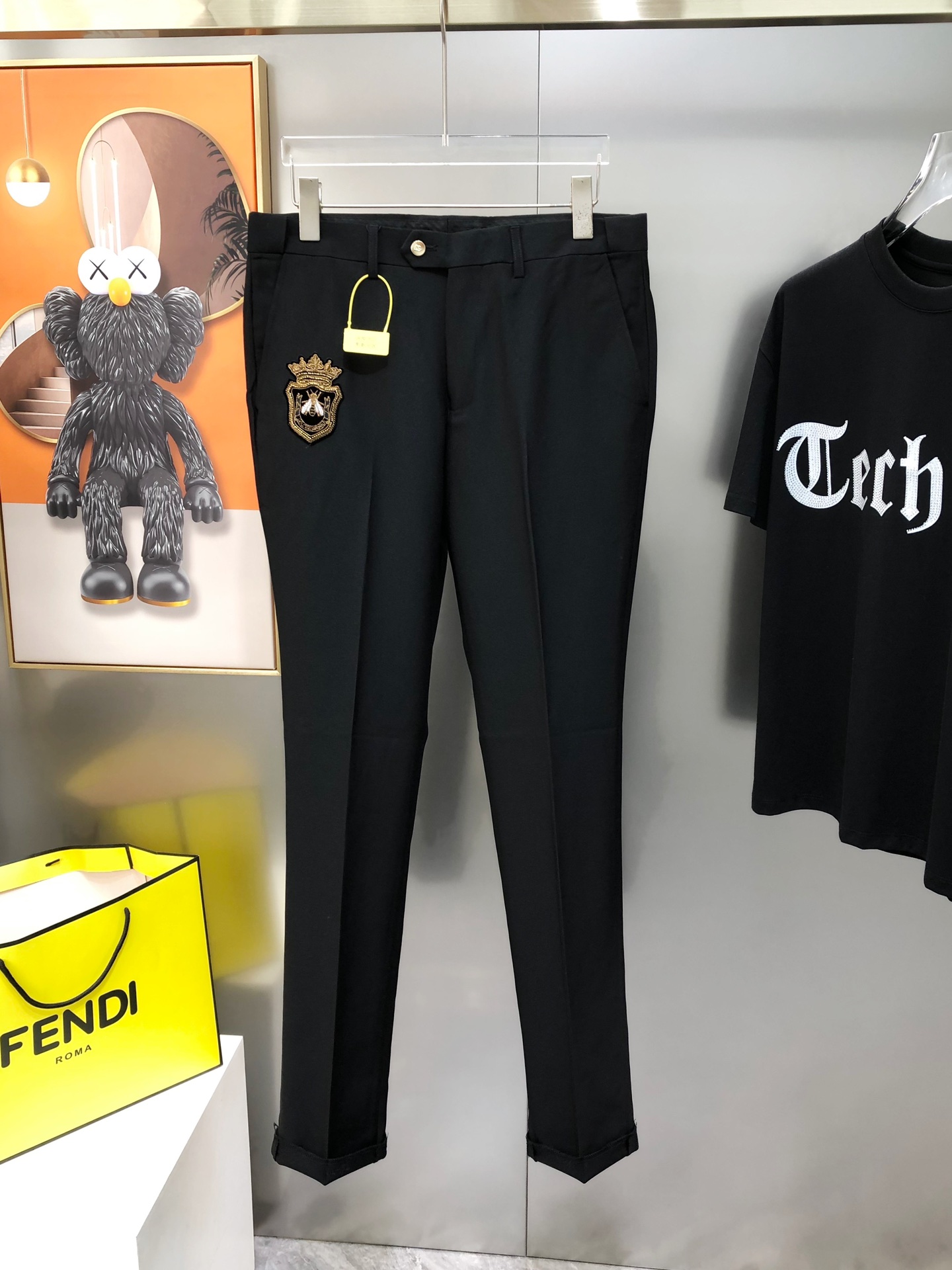 “2025 High-End Men’s Leisure Suit with Indian Silk Crown Bee Logo” - 图片 4