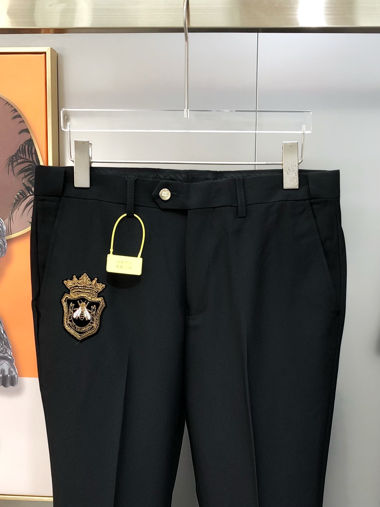 “2025 High-End Men’s Leisure Suit with Indian Silk Crown Bee Logo” - 图片 5