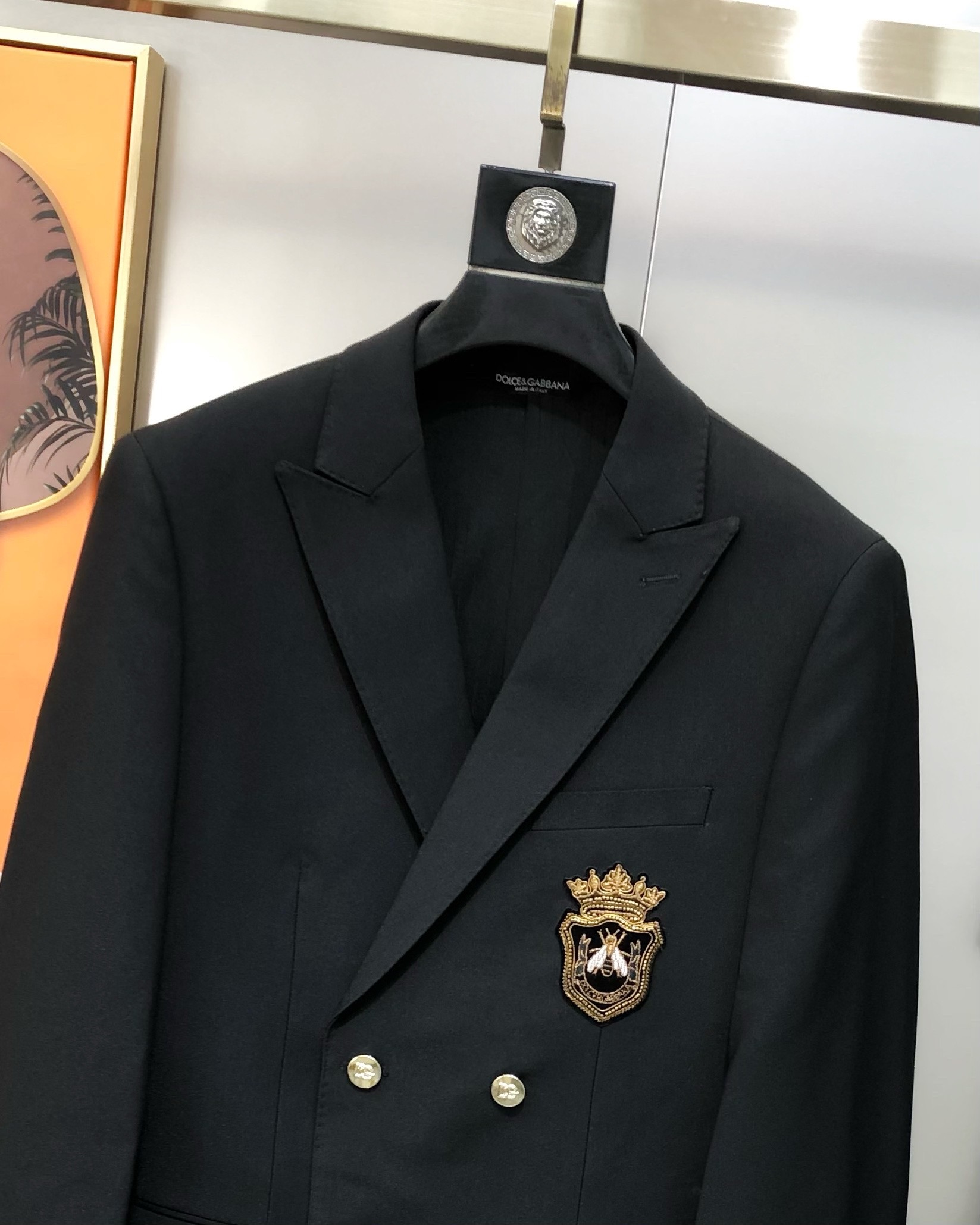 “2025 High-End Men’s Leisure Suit with Indian Silk Crown Bee Logo” - 图片 6