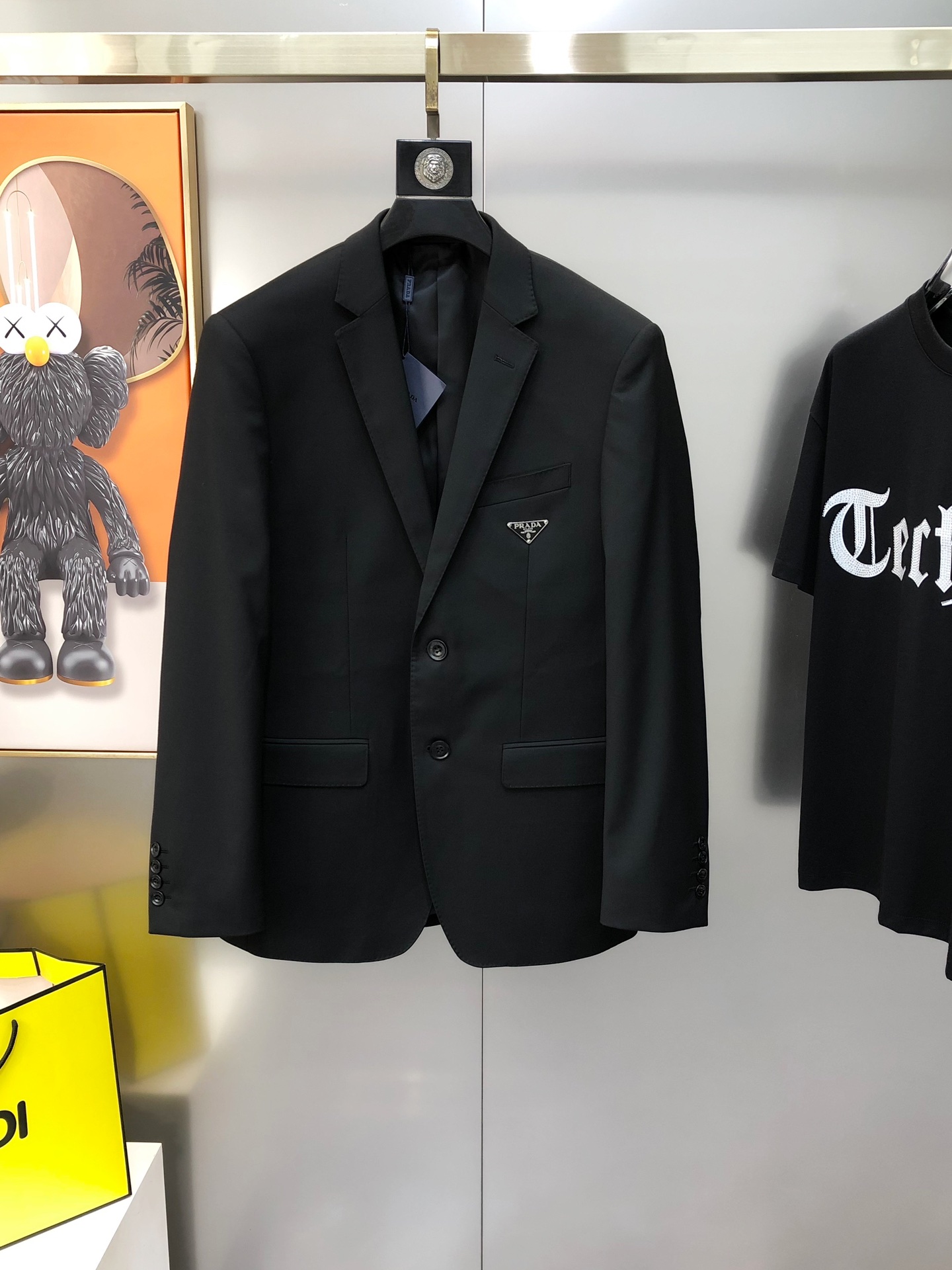 Title: PADA Pradu Men’s T-shirt Suit Summary Summary: Original high-end polyester T-shirt suit with innovative design, smooth lines, and stylish match. Sizes S-4XL. - 图片 3