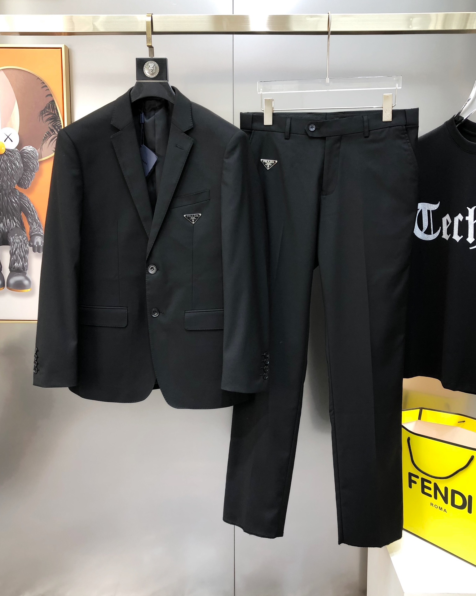 Title: PADA Pradu Men’s T-shirt Suit Summary Summary: Original high-end polyester T-shirt suit with innovative design, smooth lines, and stylish match. Sizes S-4XL. - 图片 1