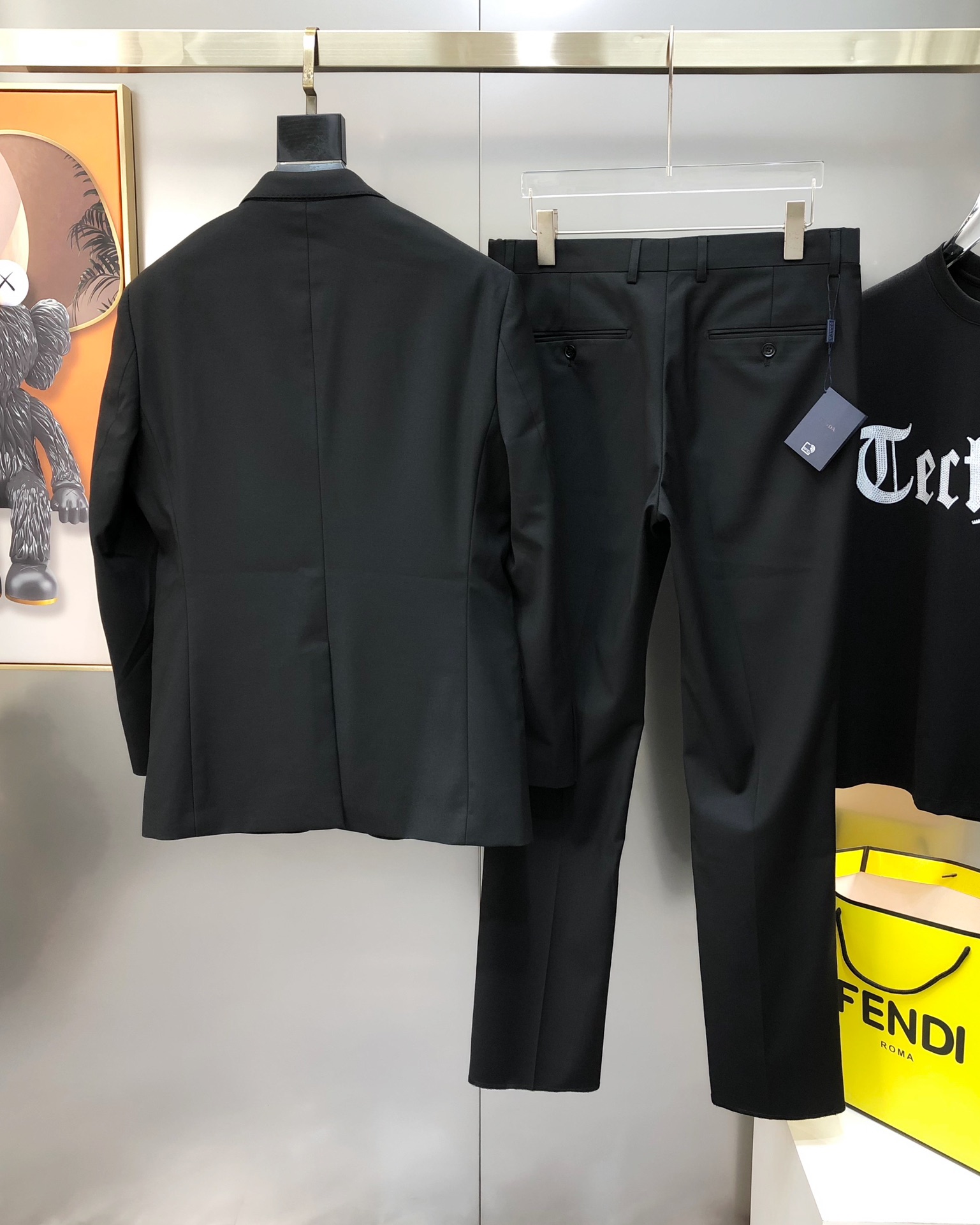Title: PADA Pradu Men’s T-shirt Suit Summary Summary: Original high-end polyester T-shirt suit with innovative design, smooth lines, and stylish match. Sizes S-4XL. - 图片 2