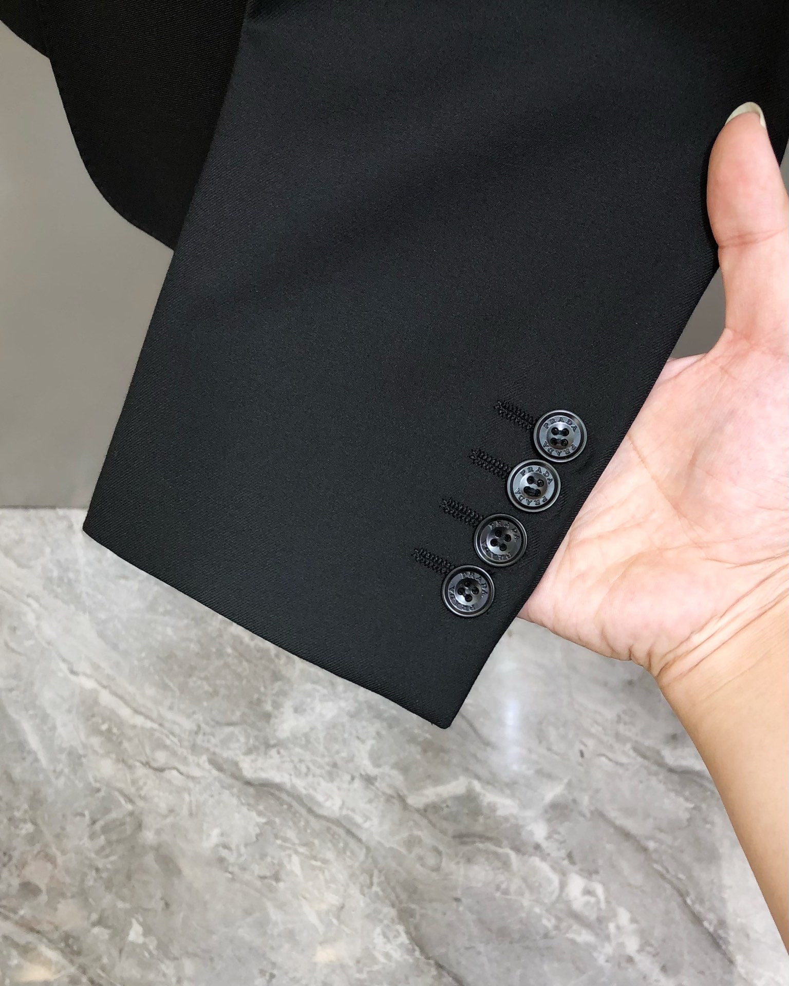 Title: PADA Pradu Men’s T-shirt Suit Summary Summary: Original high-end polyester T-shirt suit with innovative design, smooth lines, and stylish match. Sizes S-4XL. - 图片 8