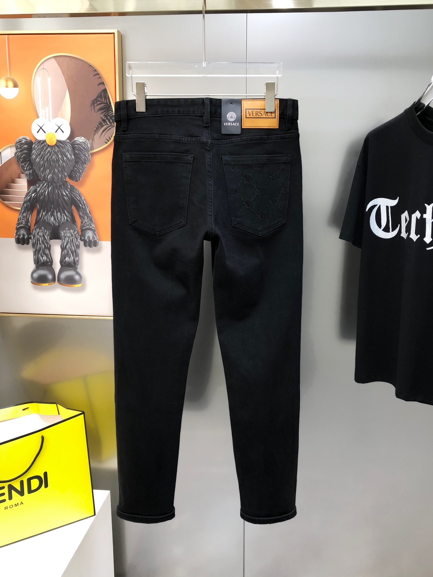 “2025 Spring and Summer Fashion: Versace Custom Black Cowboy Boots with Drill Logo Design” - 图片 3