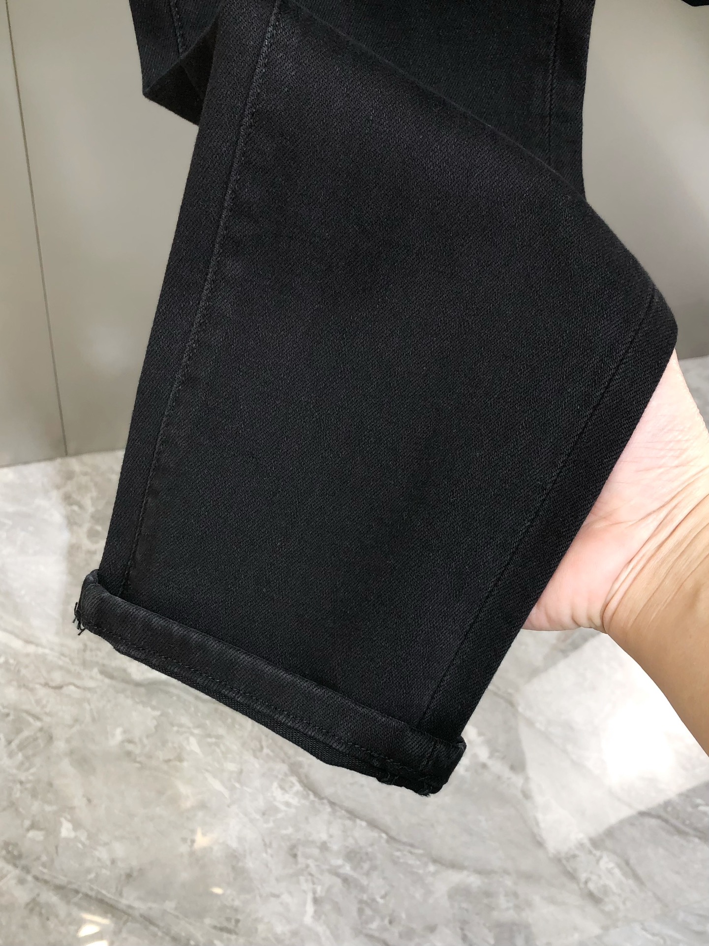 “2025 Spring and Summer Fashion: Versace Custom Black Cowboy Boots with Drill Logo Design” - 图片 9