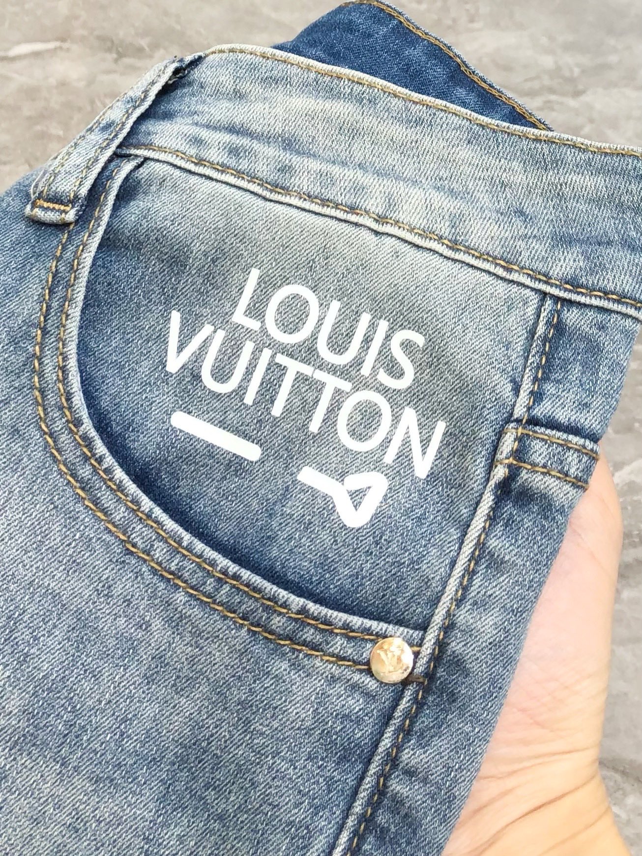 “Louis Vuitton 2025 Spring-Summer Collection Preview: New Screen Scene Script” - 图片 7