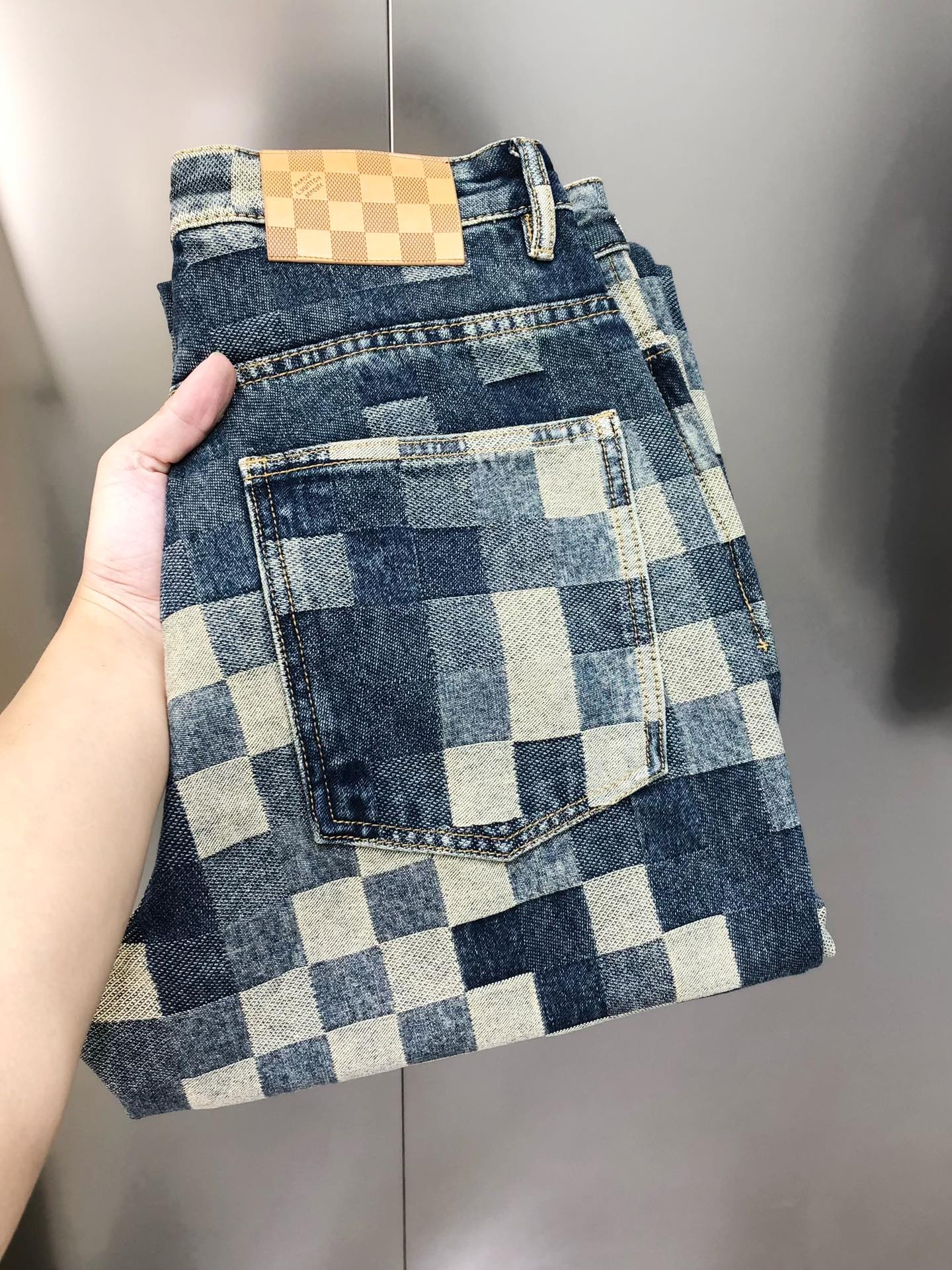 “Louis Vuitton Spring Summer 2025 New Loose-Barrel Jeans: Sizes 29-40 Available, Next Day Delivery” - 图片 1