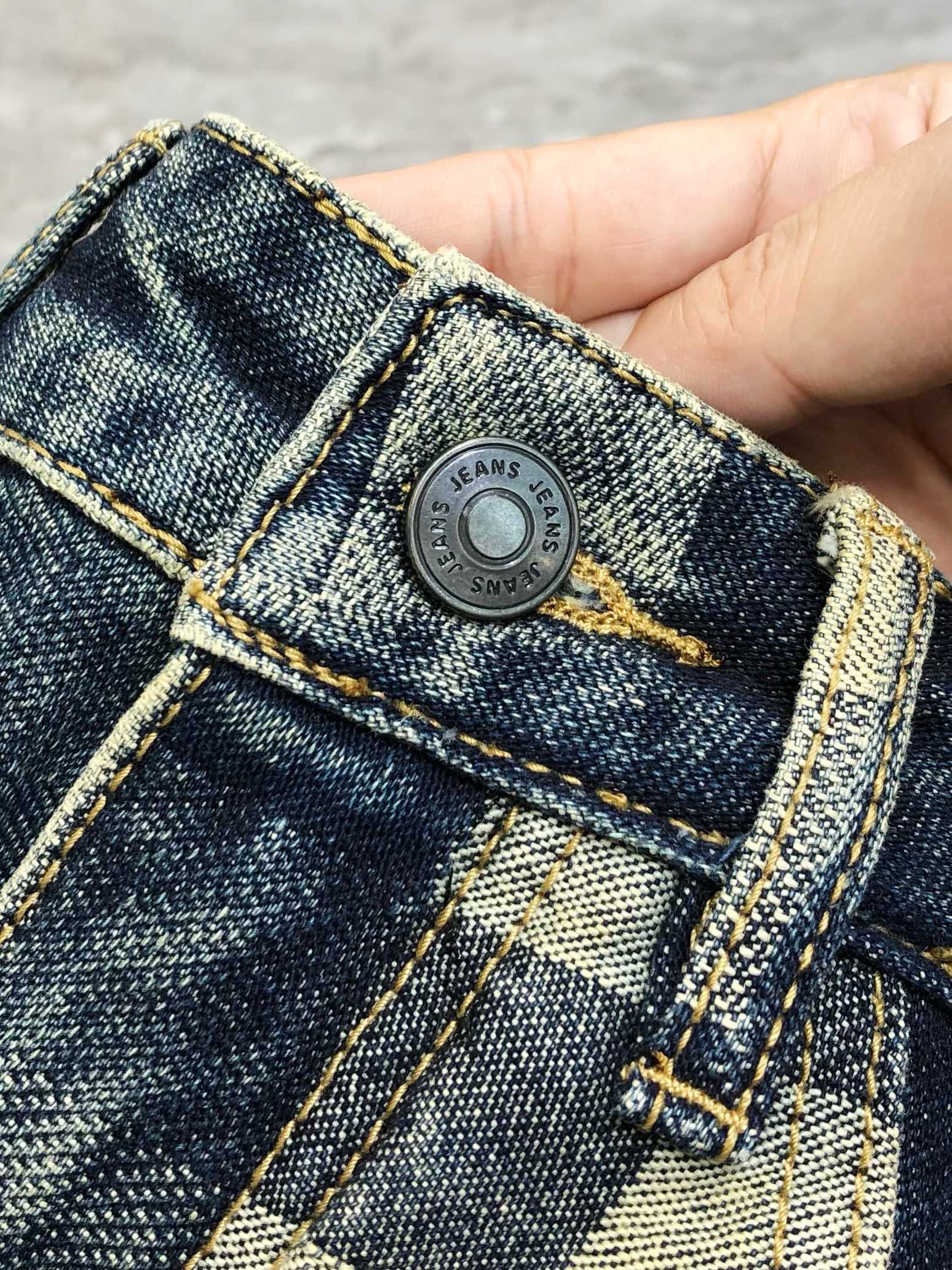 “Louis Vuitton Spring Summer 2025 New Loose-Barrel Jeans: Sizes 29-40 Available, Next Day Delivery” - 图片 6
