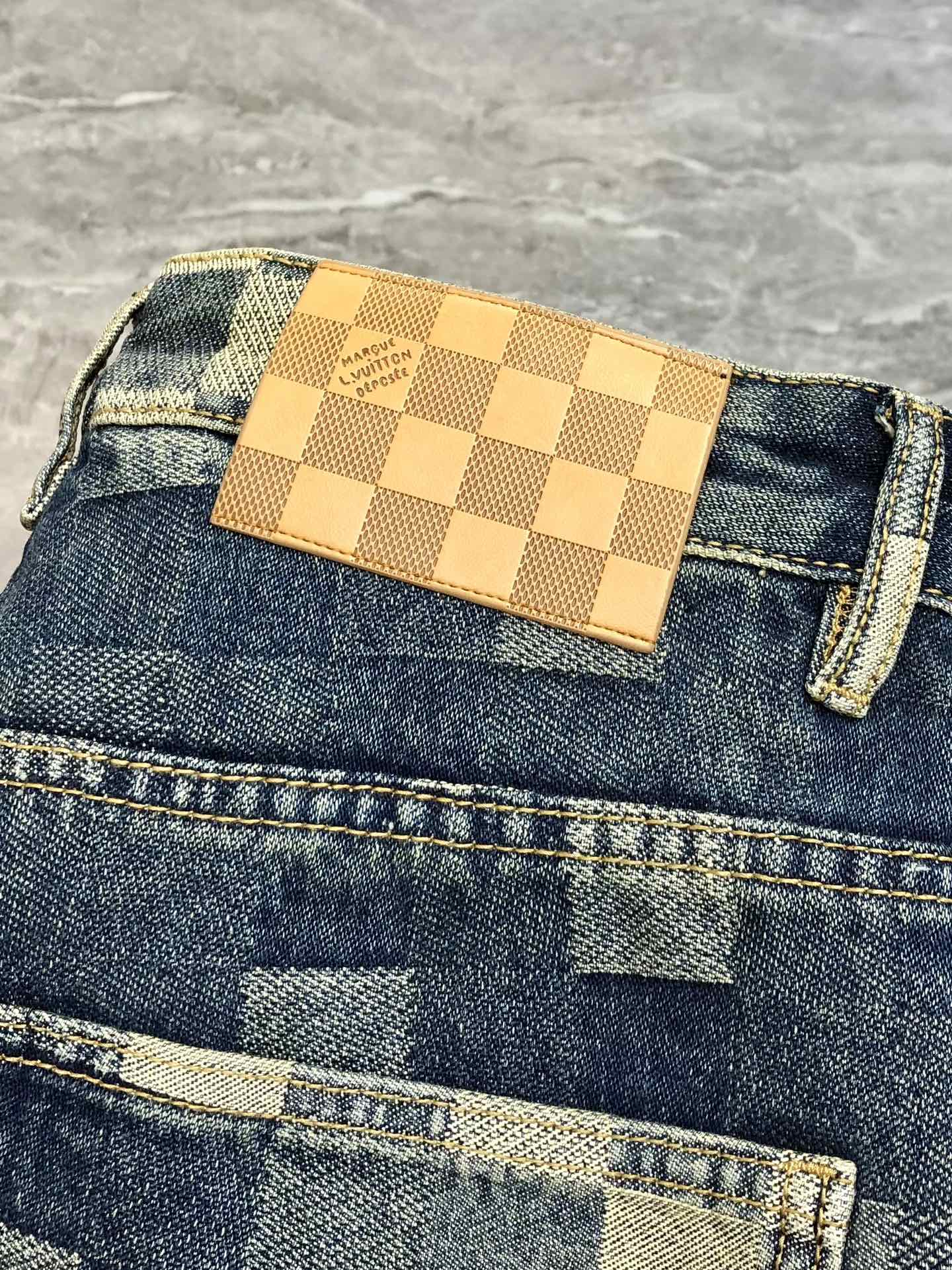 “Louis Vuitton Spring Summer 2025 New Loose-Barrel Jeans: Sizes 29-40 Available, Next Day Delivery” - 图片 8