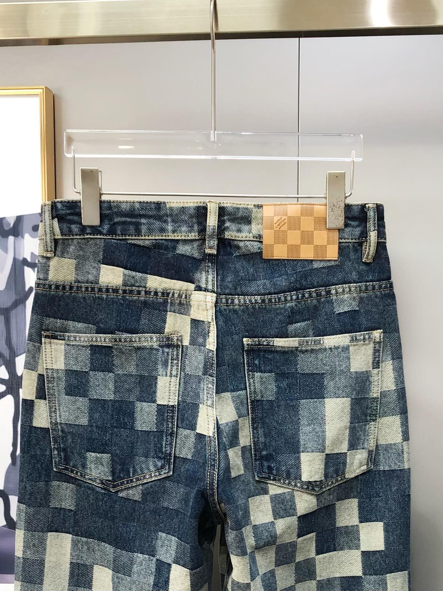 “Louis Vuitton Spring Summer 2025 New Loose-Barrel Jeans: Sizes 29-40 Available, Next Day Delivery” - 图片 5