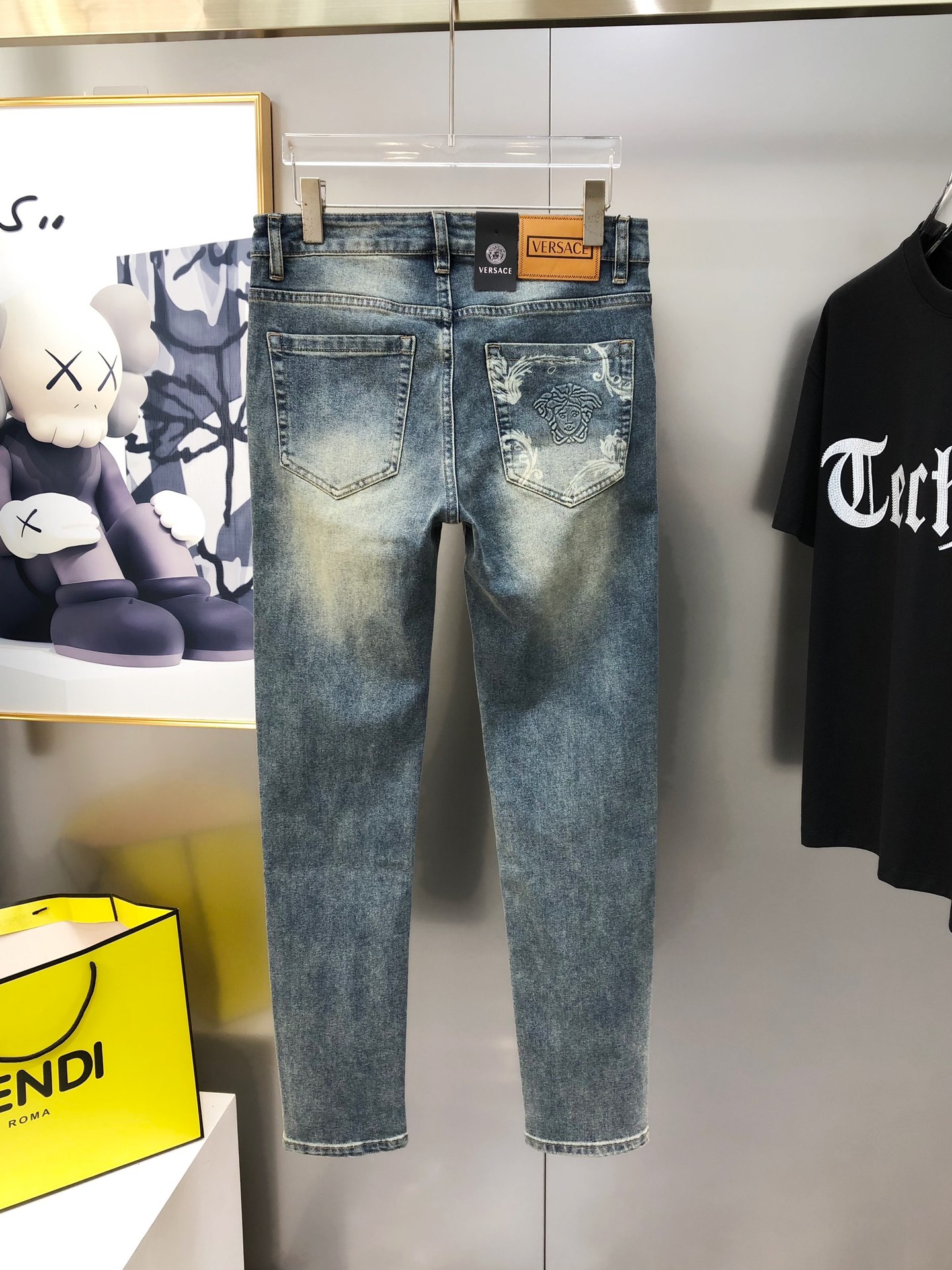 “High-End Custom P600 Versace Shorts for Summer 2025: One-Size-Fits-All Luxury” - 图片 3