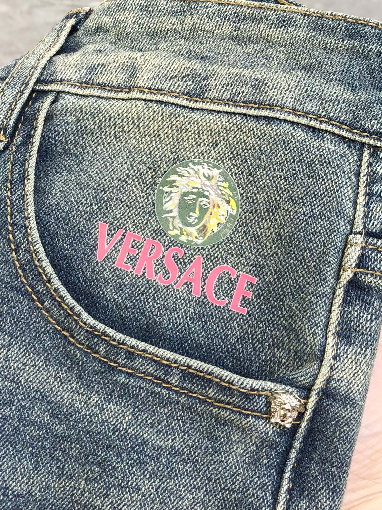 “High-End Custom P600 Versace Shorts for Summer 2025: One-Size-Fits-All Luxury” - 图片 7