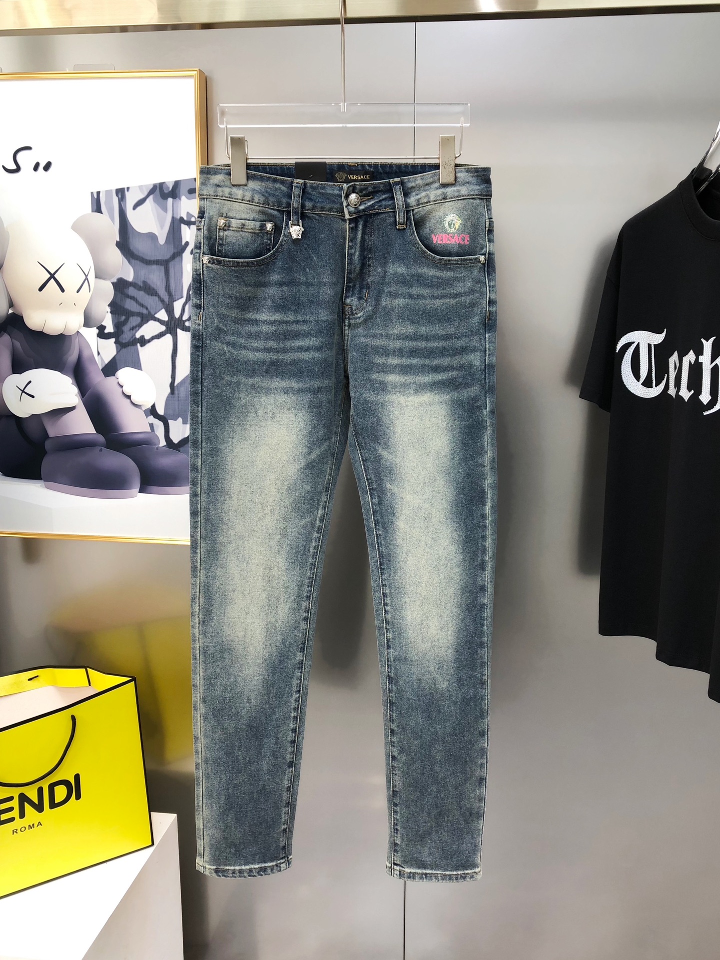 “High-End Custom P600 Versace Shorts for Summer 2025: One-Size-Fits-All Luxury” - 图片 2