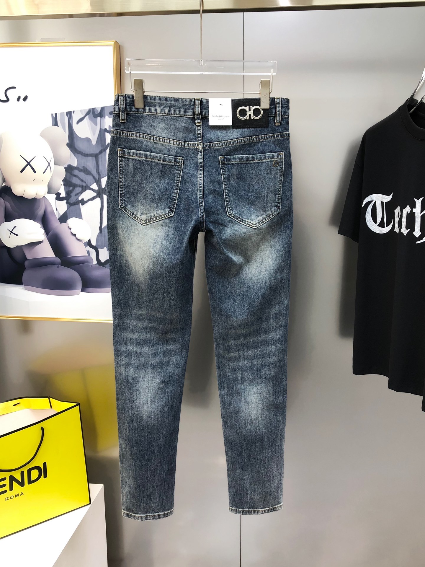 “High-End Custom Jeans with Danning Water Washed Pure Cotton Fabrics: 2025 Fashion Trends” - 图片 3
