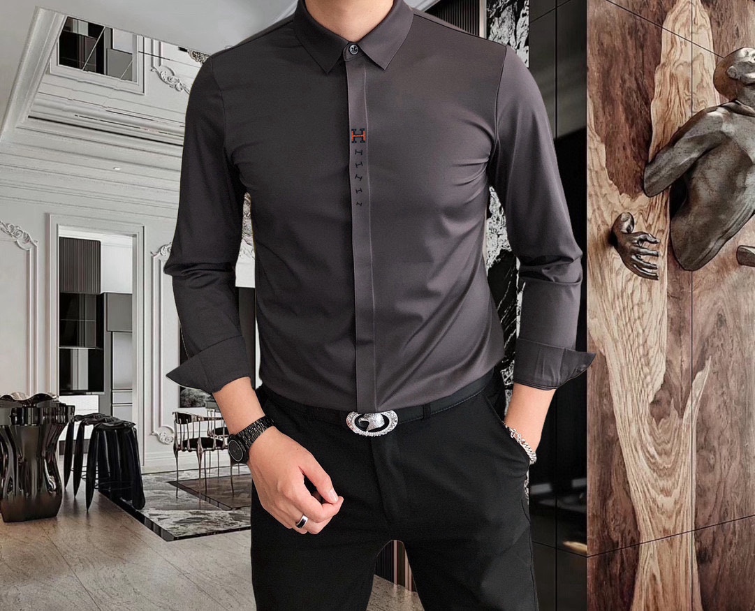 “Men’s Long-Sleeve Shirt: H*rmes Eimas 2025 Print Logo Design in Caramel and Thong Fabric” - 图片 5
