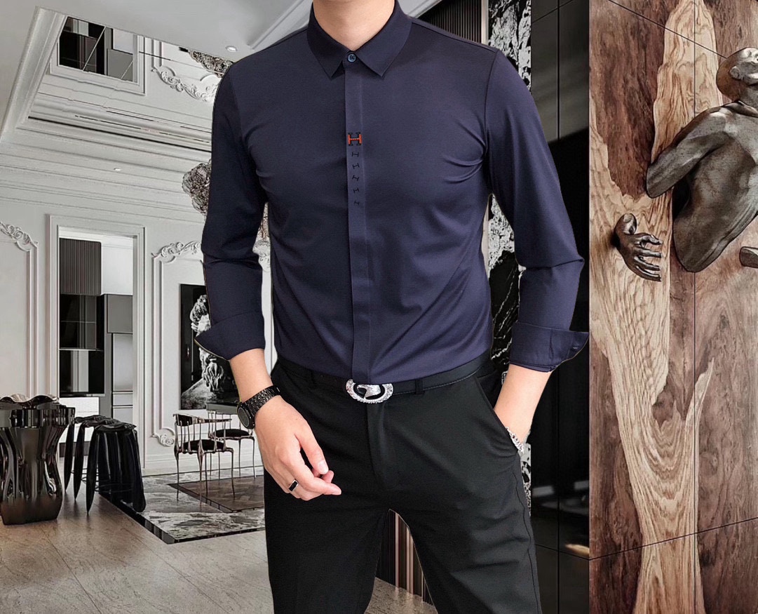 “Men’s Long-Sleeve Shirt: H*rmes Eimas 2025 Print Logo Design in Caramel and Thong Fabric” - 图片 3