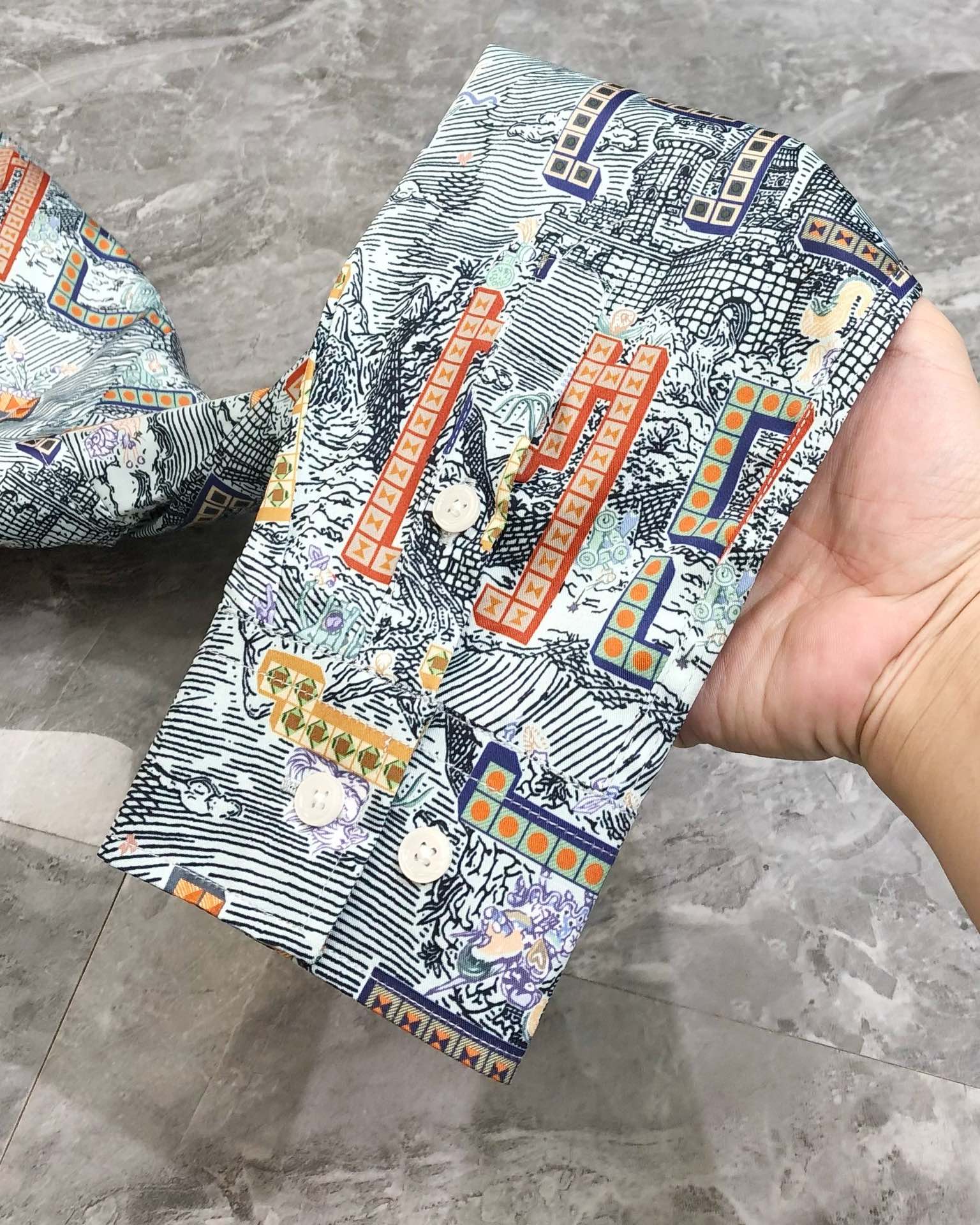 2025 Eimas H*rmes long-sleeve shirt with high-quality design, soft cotton fabric, and stylish details. Sizes S-2XL. - 图片 7