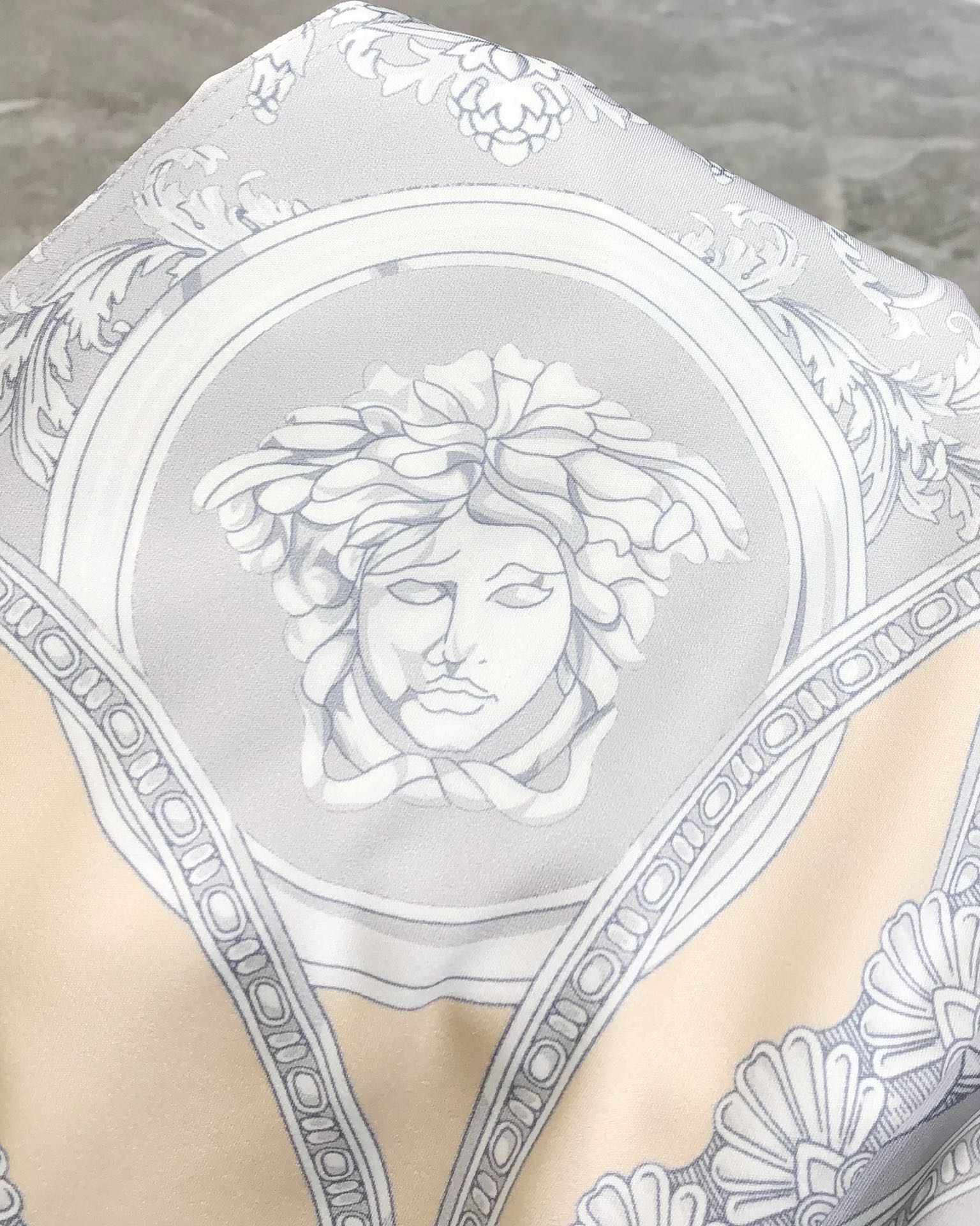Versace 2025 Men’s Long-Sleeve Shirt: High-Quality Cotton, Unique Design, Customizable, Comfortable Fit - 图片 7