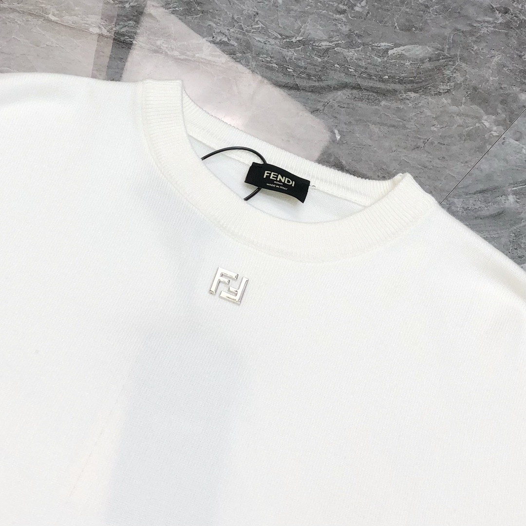 “2025 Men’s High-End Sweaters: Custom Designs, Soft Fabric, S-XL Sizes, Black & White Options, Fast Delivery” - 图片 4