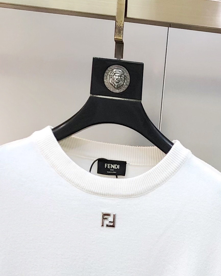 “2025 Men’s High-End Sweaters: Custom Designs, Soft Fabric, S-XL Sizes, Black & White Options, Fast Delivery” - 图片 3