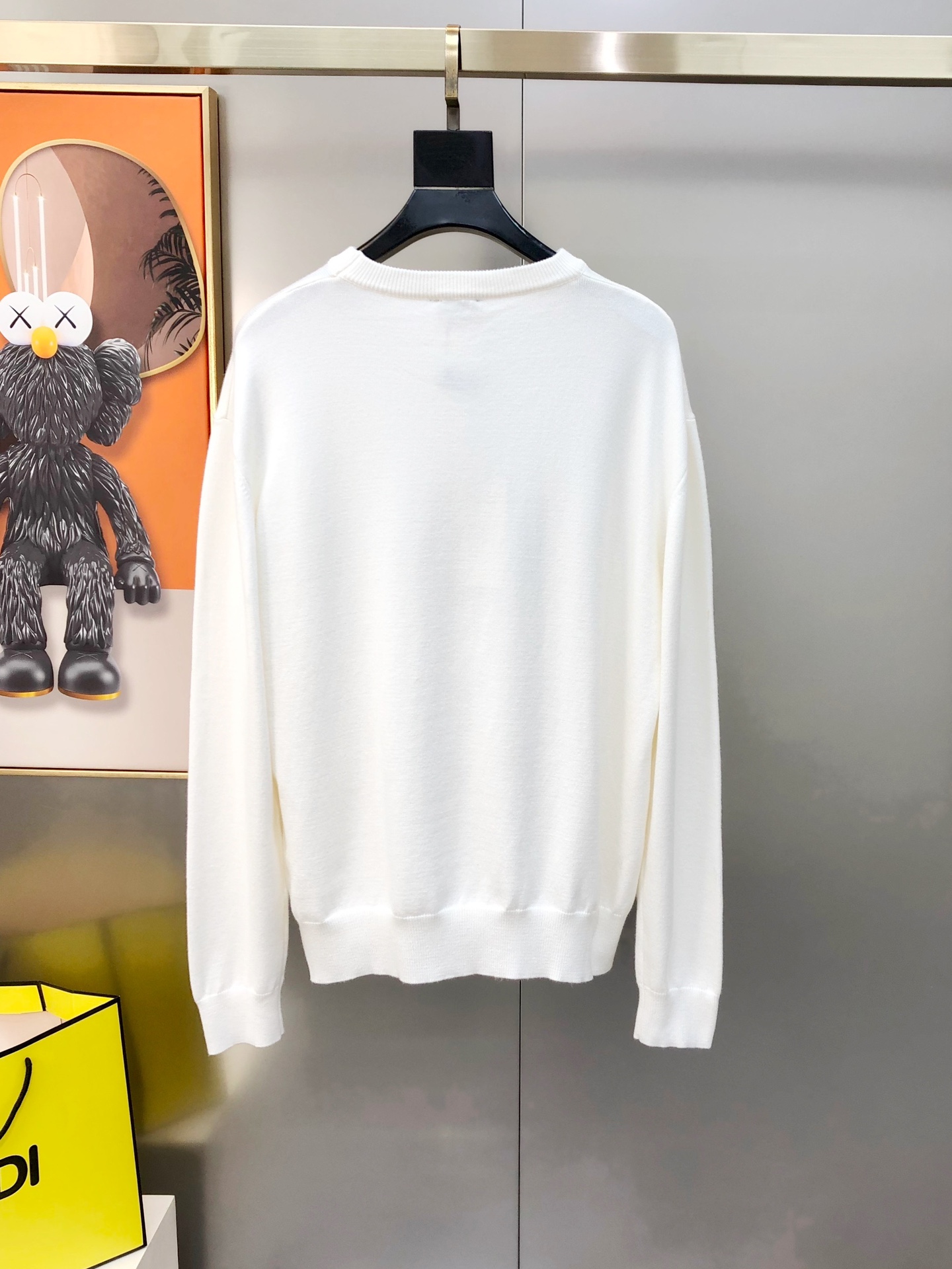 “2025 Men’s High-End Sweaters: Custom Designs, Soft Fabric, S-XL Sizes, Black & White Options, Fast Delivery” - 图片 9