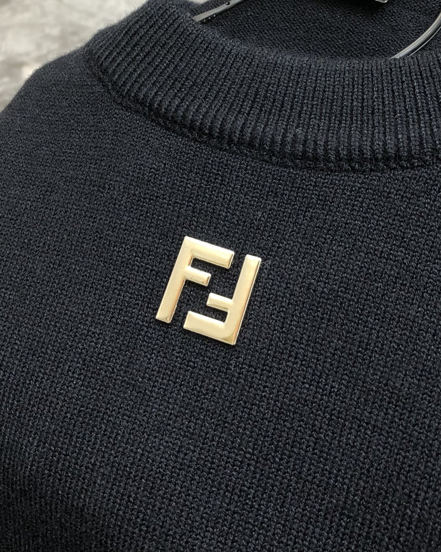“2025 High-End Men’s Sweater Collection: Custom Designs, Premium Fabric, Fast Delivery in S-XL Sizes” - 图片 5