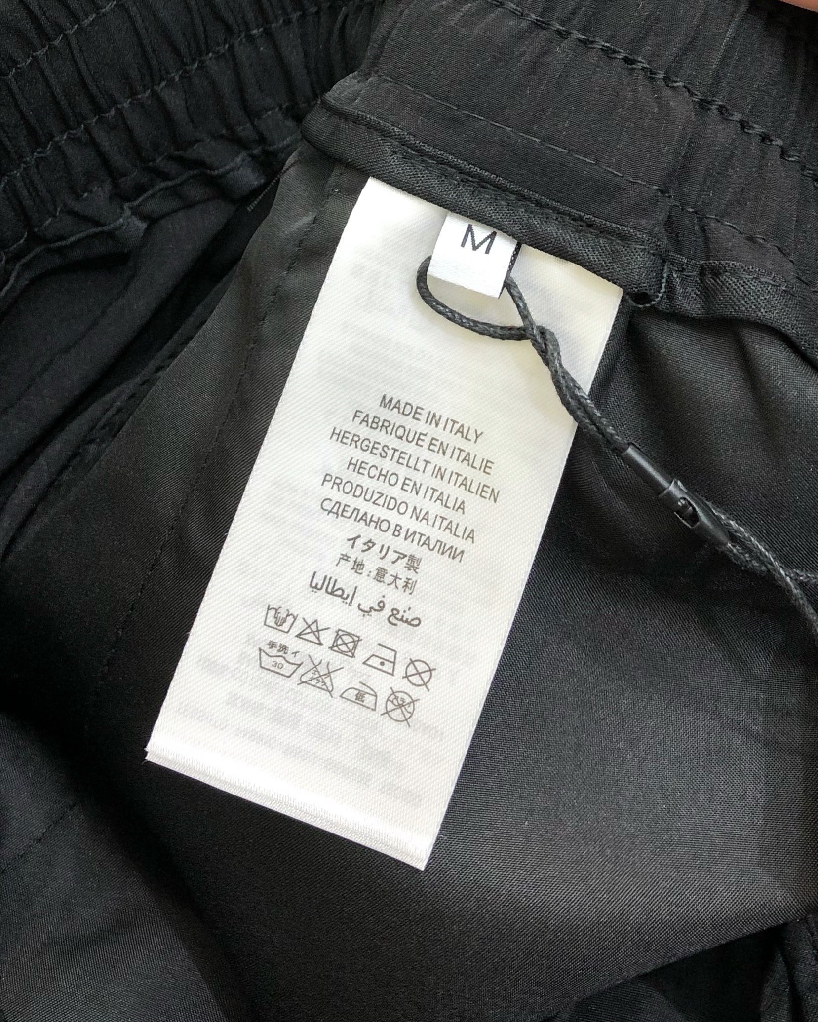 “2025 Men’s Recreational Shorts: High-End Design, Speed-Drying Fabric, Elegant & Handsome Style” - 图片 9