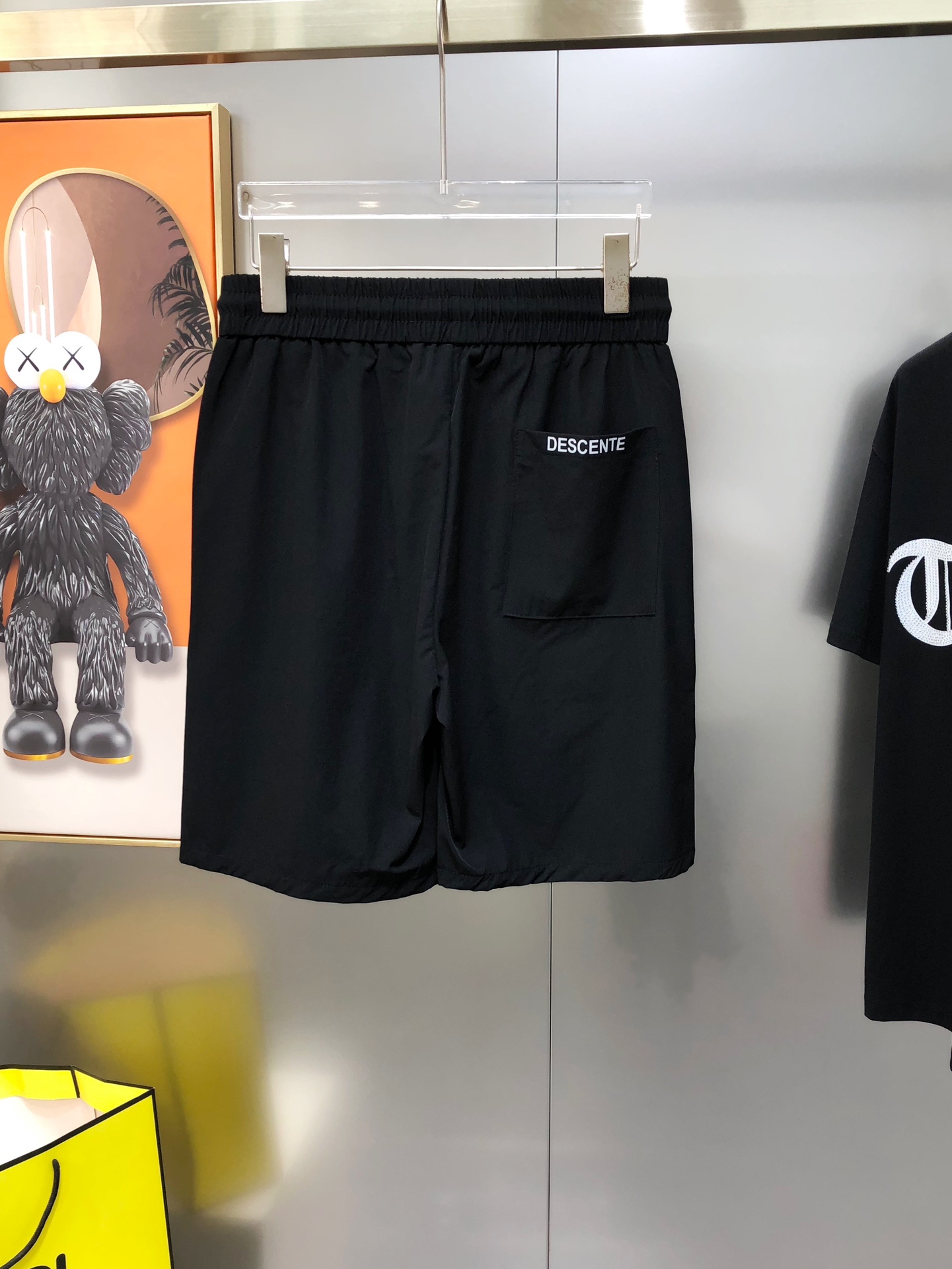 “2025 Men’s Recreational Shorts: High-End Design, Speed-Drying Fabric, Elegant & Handsome Style” - 图片 3