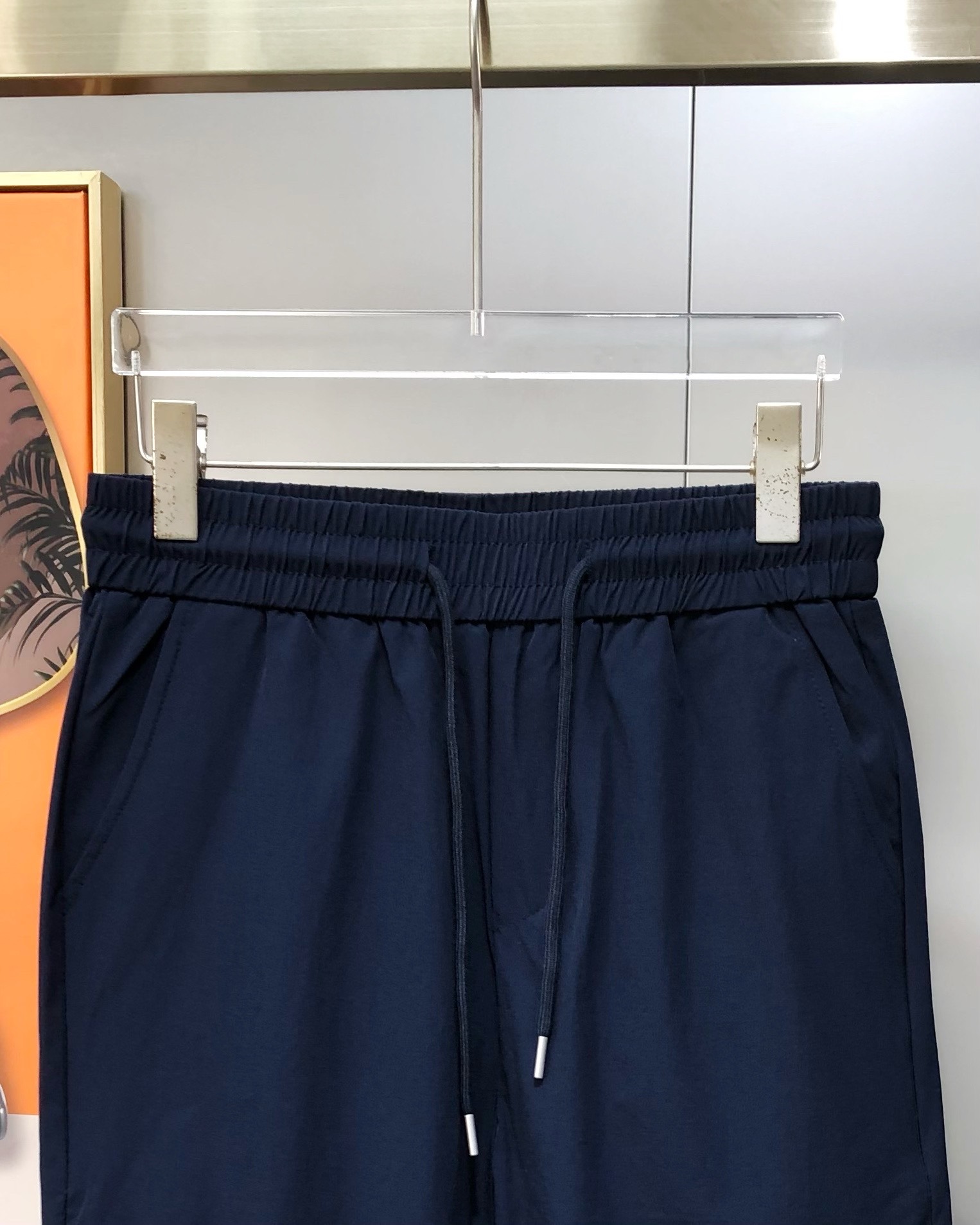 Title: P504 D*SCENTE Men’s Recreational Shorts for Spring/Summer 2025 – Features, Fabric, and Design Summary: High-end men’s shorts for Spring/Summer - 图片 5