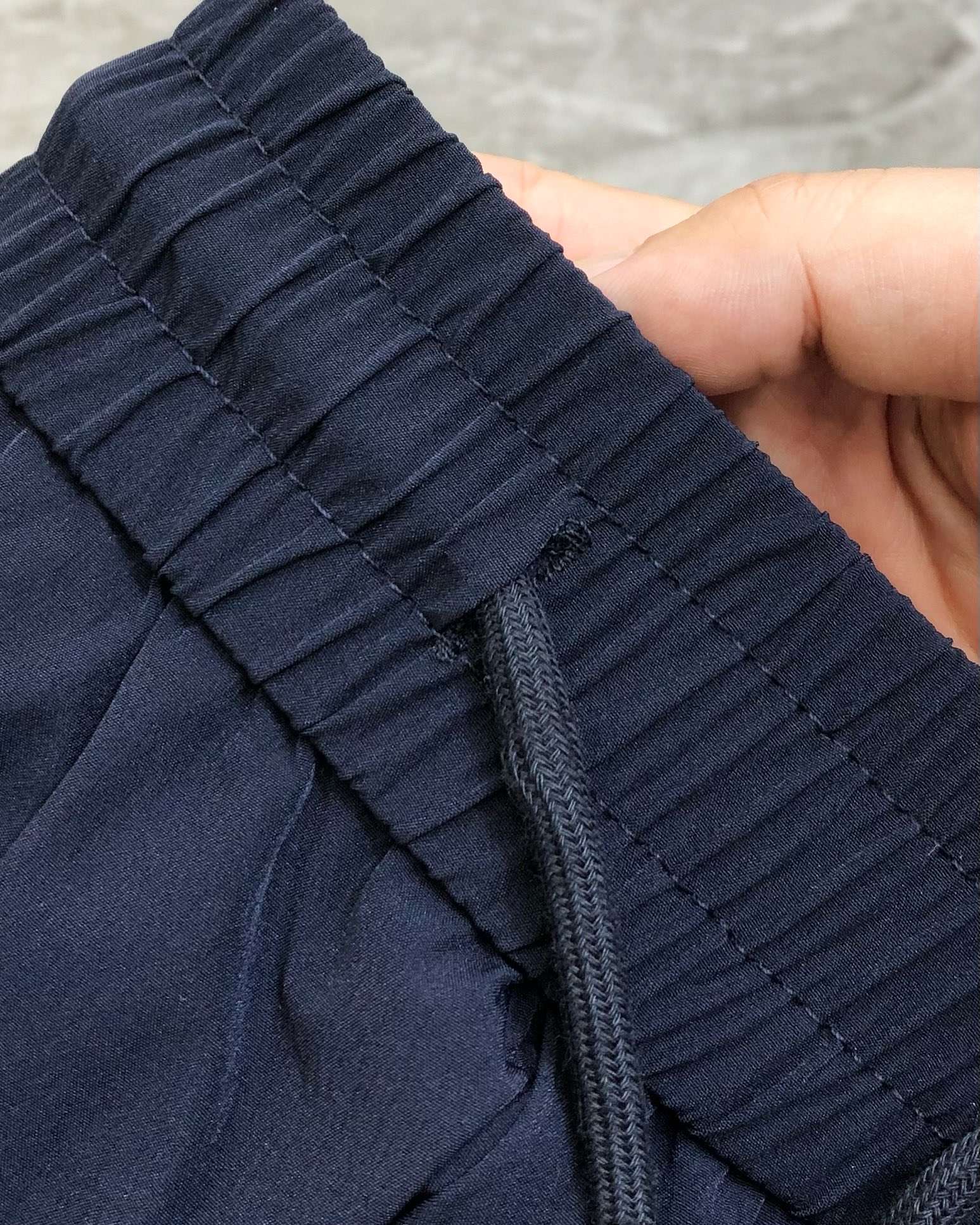 Title: P504 D*SCENTE Men’s Recreational Shorts for Spring/Summer 2025 – Features, Fabric, and Design Summary: High-end men’s shorts for Spring/Summer - 图片 7