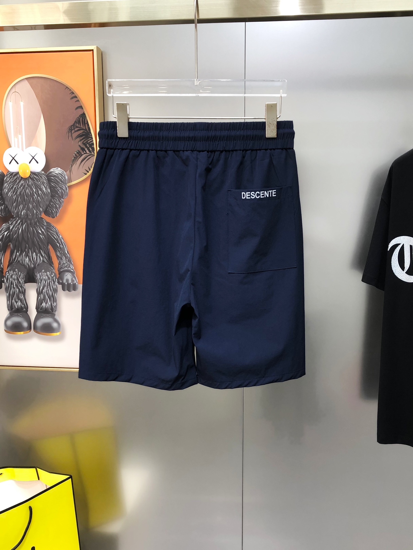 Title: P504 D*SCENTE Men’s Recreational Shorts for Spring/Summer 2025 – Features, Fabric, and Design Summary: High-end men’s shorts for Spring/Summer - 图片 4