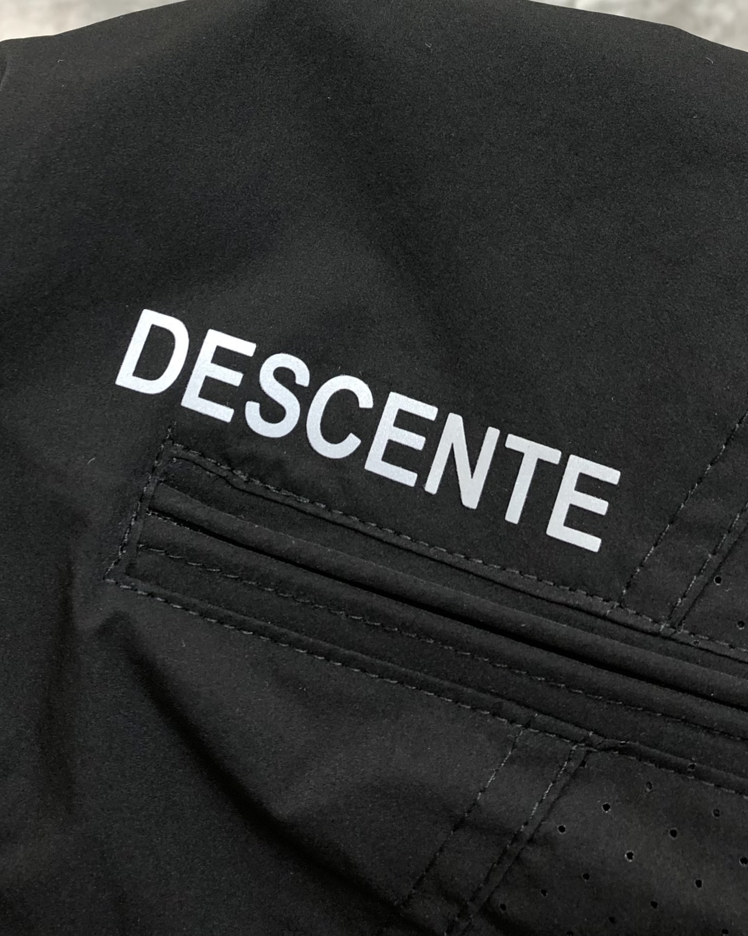 Title: P528 D*SCENTE Men’s Leisure Shorts 2025 Collection Summary: High-end, stylish men’s leisure shorts with unique design, 100% polyester dryware, and hardware supplements - 图片 9