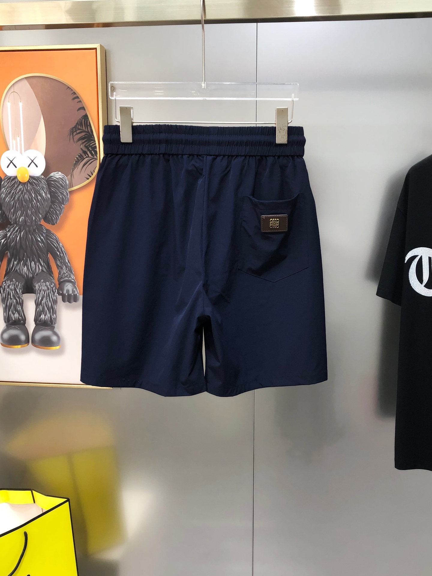 Title: P528 L*EWE Male Recreational Shorts 2025 Collection Overview Summary: New high-end male shorts for 2025 with unique design, polyester fabric, netted style - 图片 2