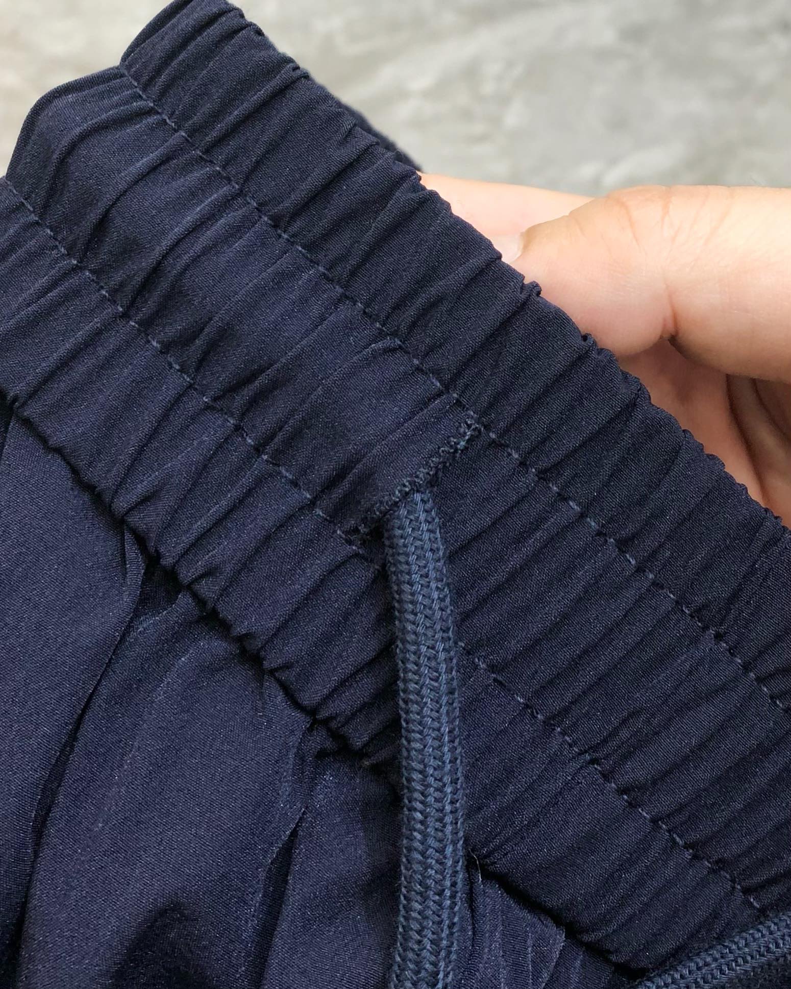Title: P528 L*EWE Male Recreational Shorts 2025 Collection Overview Summary: New high-end male shorts for 2025 with unique design, polyester fabric, netted style - 图片 5