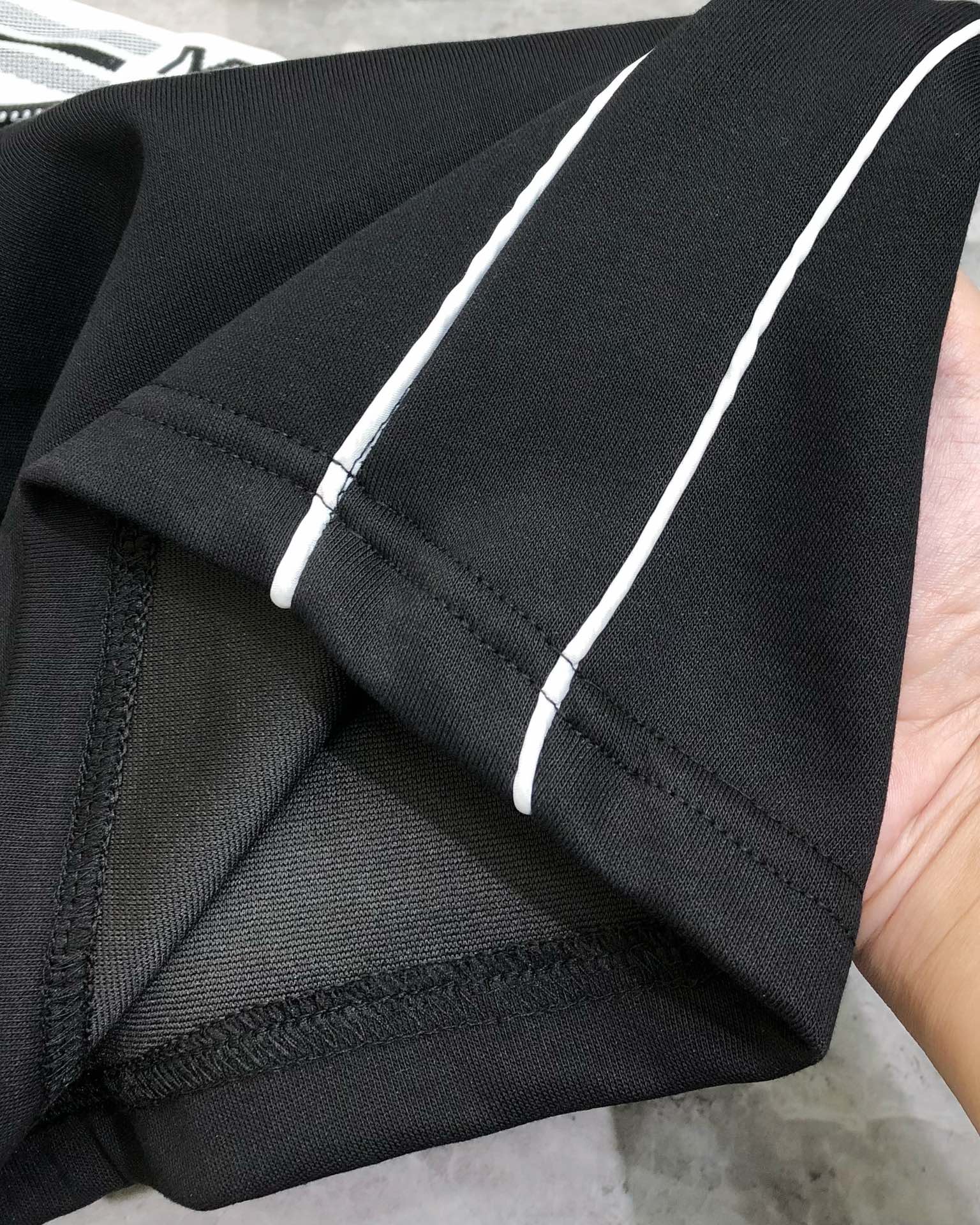 “2025 Men’s Recreational Shorts: High-End Custom Design with Stereo Embroidery and Little Bee Logo” - 图片 7