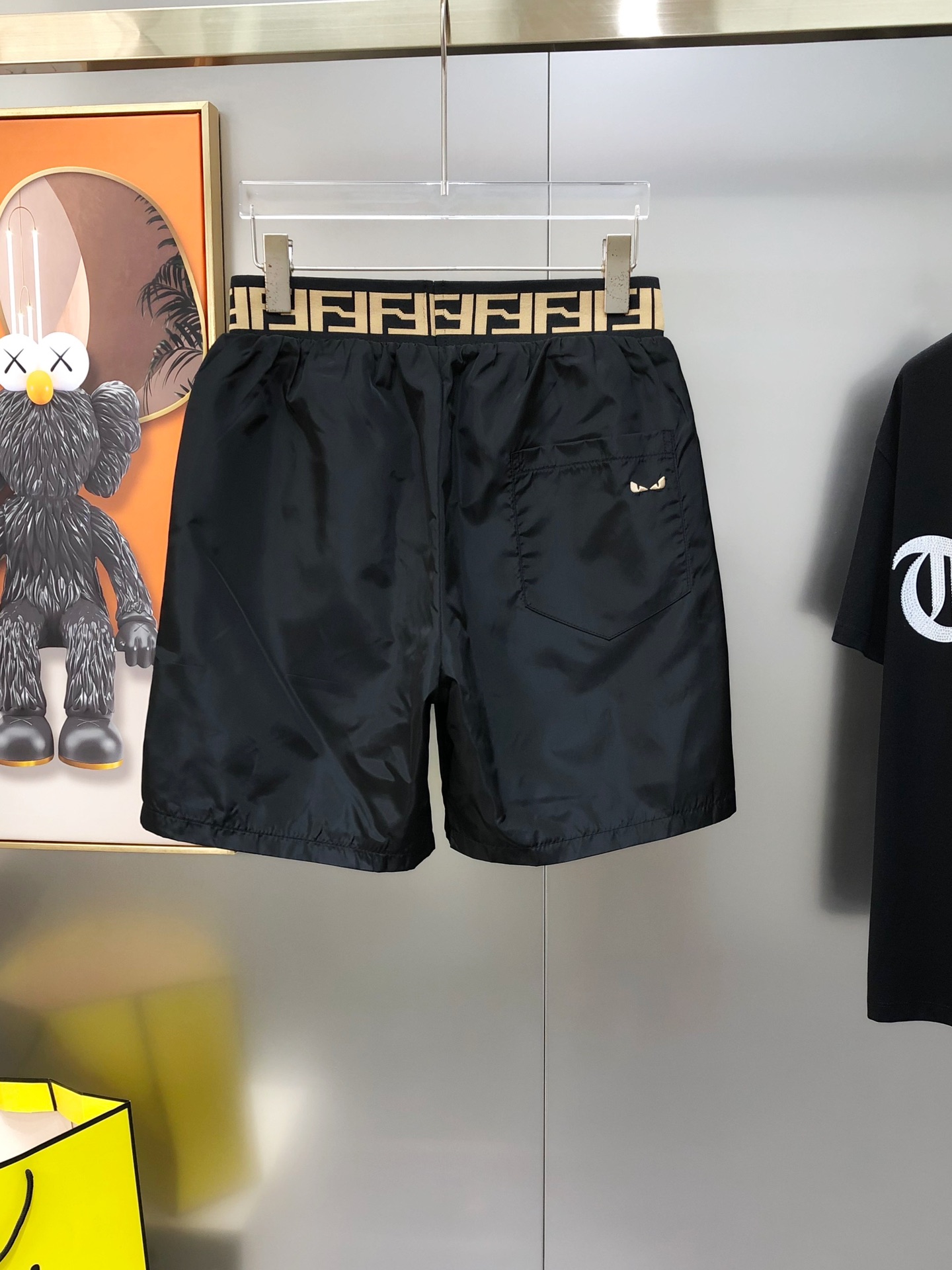 “Spring & Summer 2025 Men’s Leisure Shorts: High-End Custom Design with Fashion Embroidery Logo” - 图片 2